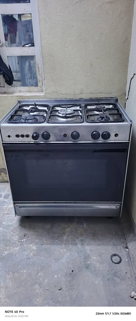 طباخ البيع شرط شغال كل عيون وفرن ***********
