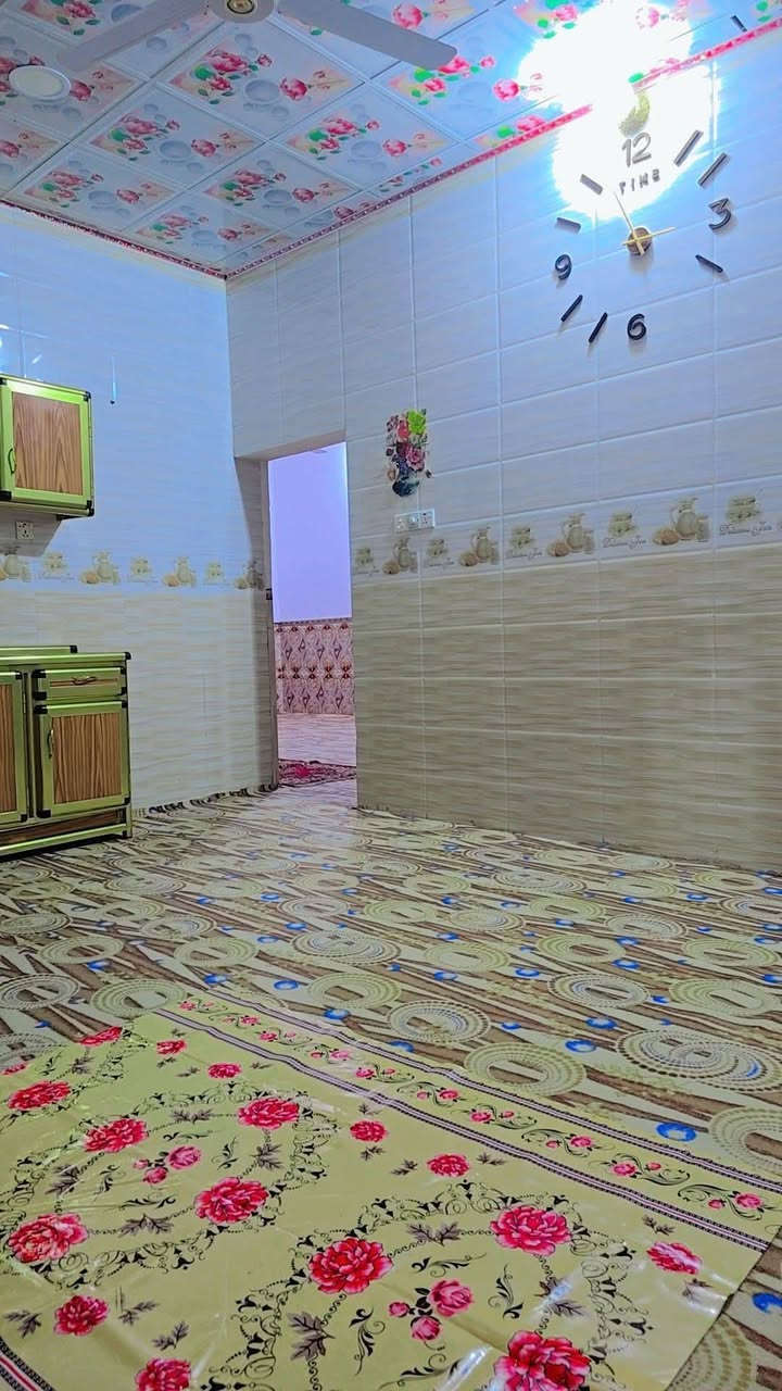 السلام عليكم
دار البيع طابقين كونكريت مسلح ابلوك  /200 /م/ نقد او مبادره 
يحتوي على الطابق اول على صحيات خارجيه و استقبال /4/8/ونص غرف عدد /2/ مساحتهن /5/4/ الصاله /8/4/ مطبخ /5/4/مع صحيات داخليه مناور عدد 2/ كراج سياره الطابق الثاني صاله /7/4/ غرفه نضام سويت /4/8/ونص الغرفه الثانيه /5/4/
العنوان كربلاء المقدسة شارع طارق الخيكاني
الجمعيه الثانيه خلف الصيدليات  قرب محطه الوقود ارض كربلاء 
الاستفسار عبر الرقام فقط 
***********
***********
