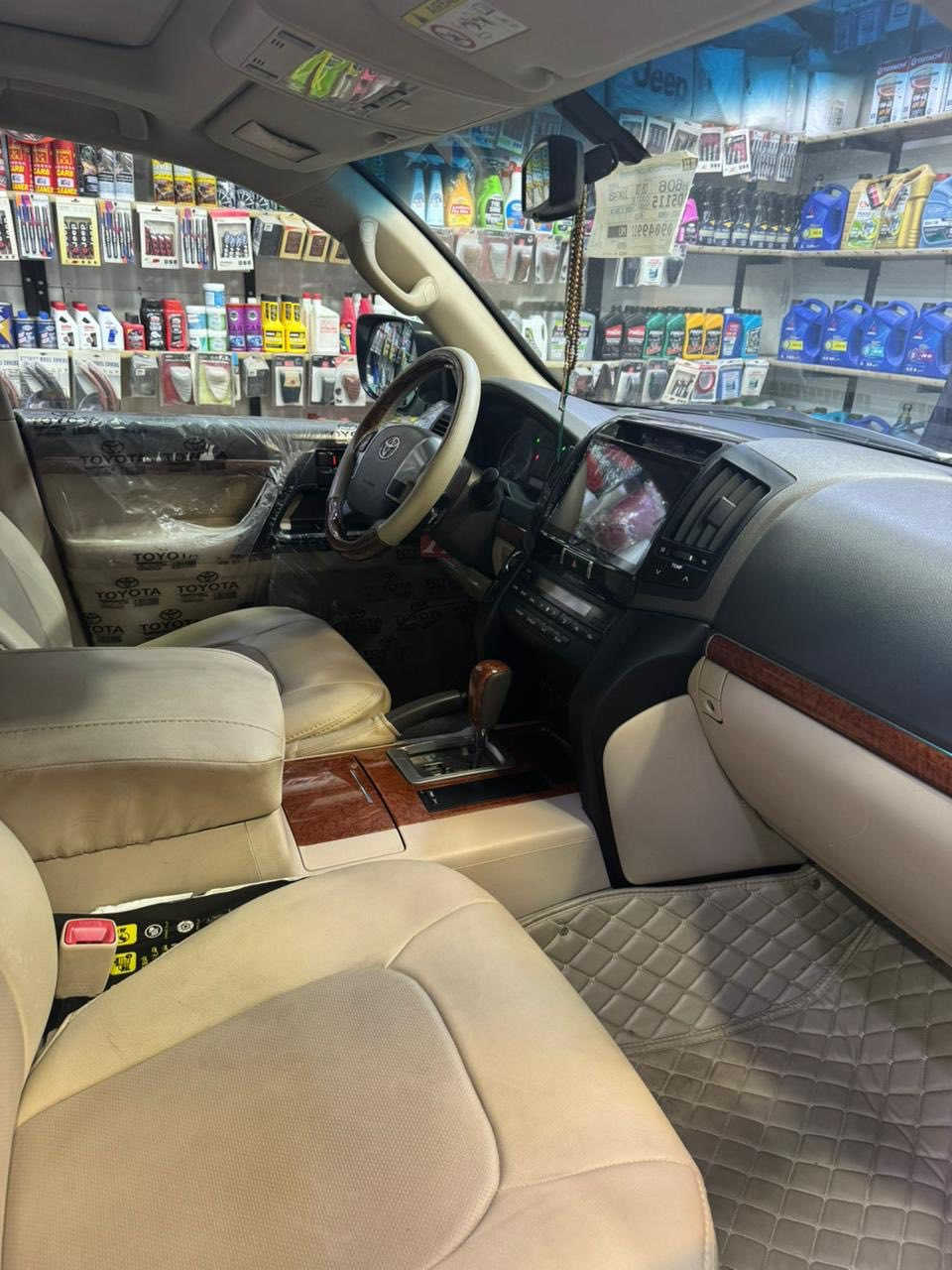 السلام عليكم
لاندكروز 2015 
مكفوله من الصبغ والبارد 
ماشيه 105
رقم بغداد الجديد
السعر 41500$
مكاني شارع فلسطين
للاستفسار ***********
واتس اب ***********
