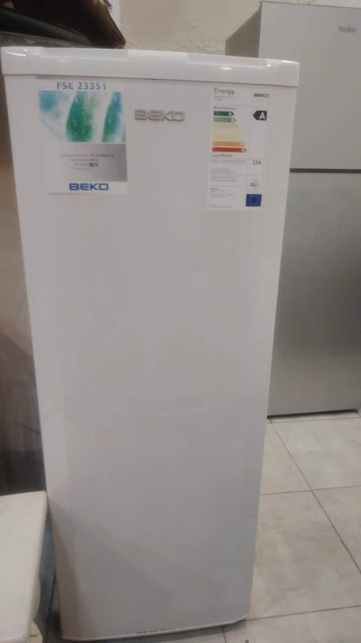 ثلاجه للبيع بلادي 
مجمدة عامودي الشراي يتصل على هذا الرقم بي واتس‏‪***********‬‏
