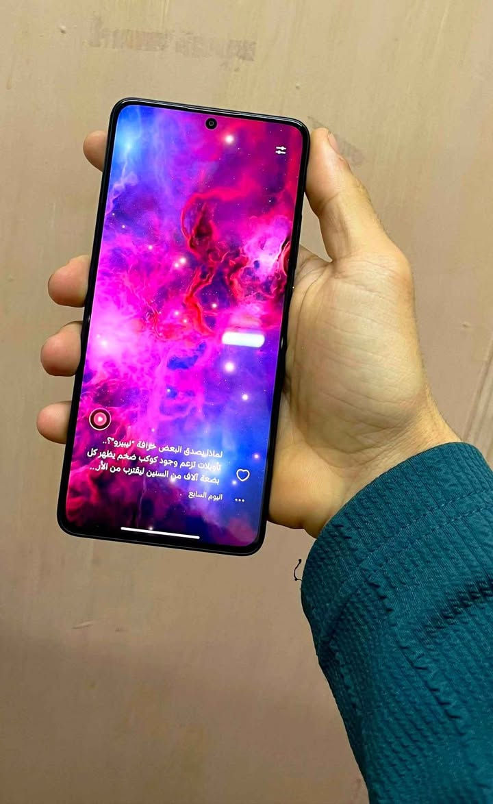 السلام عليكم 🙋🏻‍♂️
POCO X 7 Pro
#للمراوس_حسب_القناعه.
#أو_البيع_السعر 350 ألف دينار وبـي مجال للطيبين 🤝

📱 المواصفات التقنية الأساسية
🔋 المعالج والأداء
 MediaTek Dimensity 8400-Ultra 
بتقنية 4 نانومتر – أداء قوي للمهام الثقيلة والألعاب 🎮
#بوبجي_موبايل 120 فريم وباقي جميع الالعاب جميعها تدعم 120 فريم ✅

📊 الذاكرة والتخزين
256 / رام 16 G

📺 الشاشة
شاشة 6.67 بوصة AMOLED بدقة 2712 × 1220 (1.5K).
#معدل_تحديث 120 Hz. 
سطوع يصل الى 3200 شمعه.

  حماية الشاشه Corning Gorilla Glass 7i

📸 الكاميرات
كاميرا رئيسية 50 MP مع OIS (تثبيت بصري) – تصوير أفضل في الإضاءة الضعيفة.
كاميرا واسعة 8 MP.
كاميرا أمامية 20 MP ممتازة للسيلفي.
🔋 البطارية والشحن
بطارية 6000 mAh – عمر بطارية طويل. 
شحن سريع 90 واط.
📶 الشبكات والاتصال
يدعم شبكات 5G / 4G / 3G / 2G. مع شريحتين اتصال.
🌊 مقاومة الماء والغبار
مقاومة بمعيار IP68 (ماء/ تراب)
تگدر تخلي بالماء دقائق وتطلعه ماعليه شي 👍
🧠 نظام التشغيل
يأتي بنظام تشغيل Android 16
🔊 صوت ومستشعرات
سماعات ستيريو ومكبرات صوت محسنة.
مستشعر بصمة 🫆 تحت الشاشة + Face Unlock بصمه وجه.

#السعر 350 ألف فقط وبـي مجال للطيبين 🤝
#أو_مراوس حسب القناعه.
#ملاحظه / #ملحقاته فقط شاحن وكفر الكارتونه ضايعه للأسف 🙆‍♂️

📍#العنوان المسيب بابل.
🚘 توصيل ماكو تجيني للمسيب تاخذه وحياكم 🤝 ❤ الفلوجة, الأنبار


**إذا كنت صاحب هذا الإعلان وتريد حذفه لأي سبب، رجاءا أرسل رسالة إلى الدعم الفني**