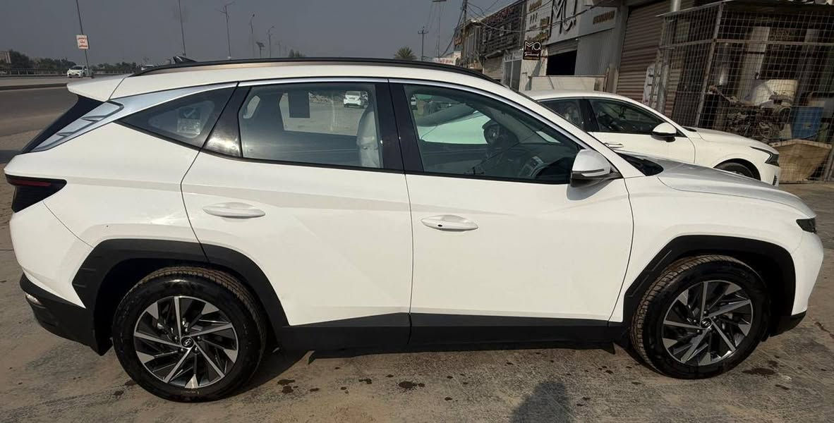 توسان 2024 خليجي مكفوله من صبغ أو ضربه أو تبديل أو بارد 
فقط ملاحضات بسيطه كم رصعه بالبدي 
رقم بغداد بسمي مباشر 
السعر 215
***********
