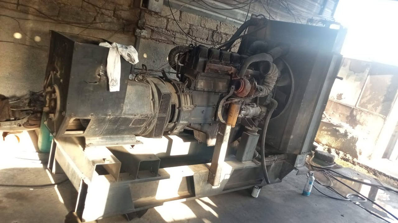 سلام عليكم 
مولد البيع سكانية 95
توليد شرط    kV 200
السعر 40 ورقه 
يتحمل 600 امبير 
بي بداية تبخير 
العنوان   صلاح الدين  بيجي شارع المقبرة قرب كوفي حي الرساله 
للاتصال ‏‪***********‬‏ /‏‪***********‬‏
