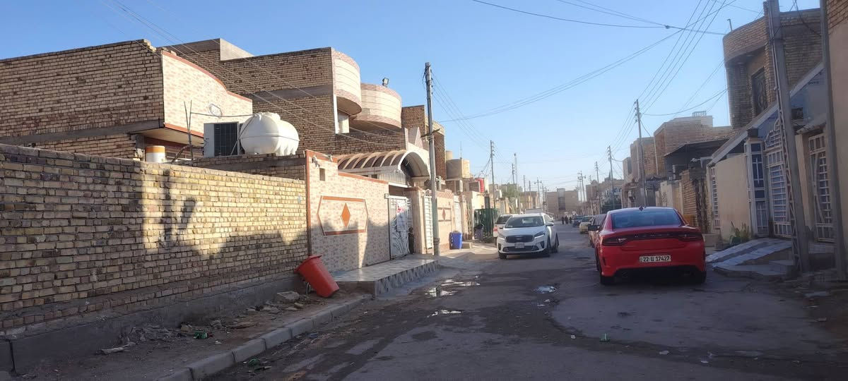 يوجد لدينا بيت 200 متر للبيع بناء حديث جاهز من كل الخدمات حي نهاوند الثانية خلف شارع عشرين يحتوي البيت من 2 غرف واستقبال ومدخل استقبال وصاله وحديقه ومطبخ حار وبارد ومنور واحد وصحيات داخليه وخارجيه
للاستفسار 
واتساب ايضا او اتصال على الرقم  ***********
يوجد لدينا بيت 200 متر للبيع بناء حديث جاهز من كل الخدمات حي نهاوند الثانية خلف شارع عشرين يحتوي البيت من 2 غرف واستقبال ومدخل استقبال وصاله وحديقه ومطبخ حار وبارد ومنور واحد وصحيات داخليه وخارجيه
