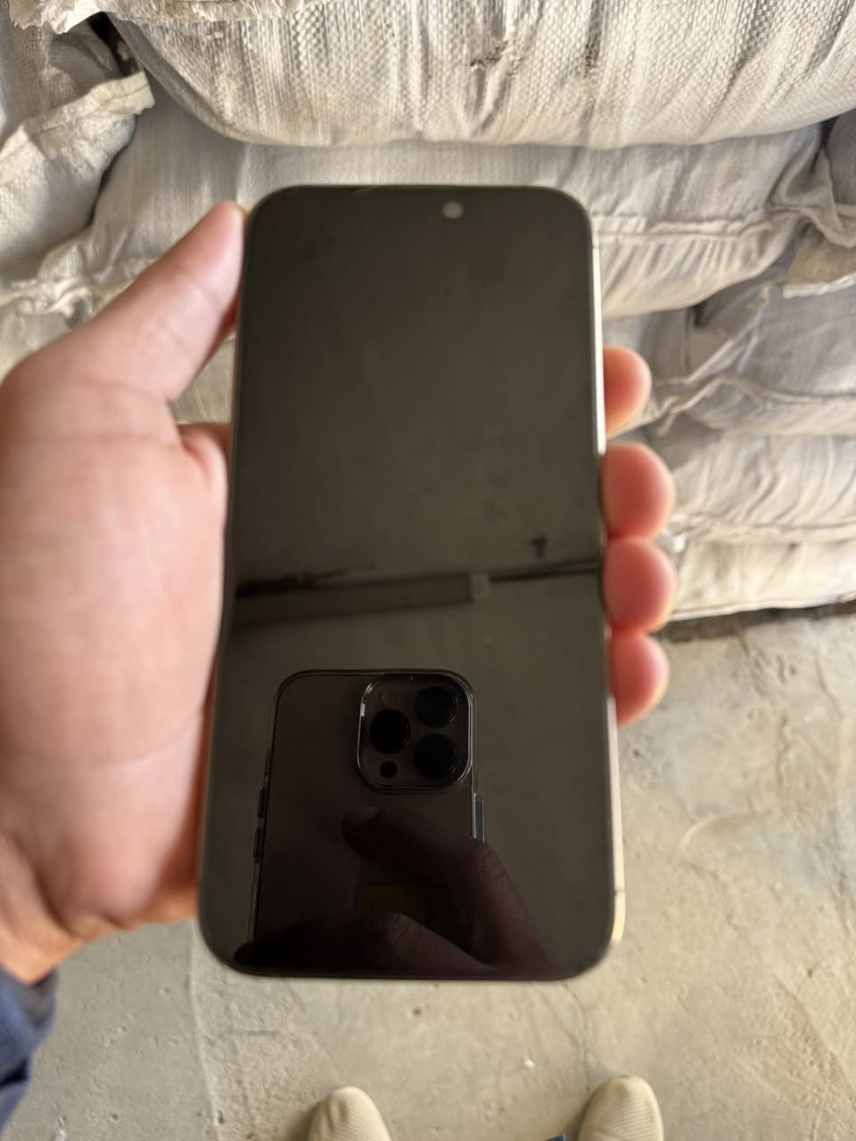 السلام  عليكم آيفون ١٦  برو ماكس ماستر للبيع ذاكره ٥١٢ بطاريته ١٠٠ملحقاته كامله رقم هاتف ***********سعر ١٥٥٠ وبي مجال شي قليل
