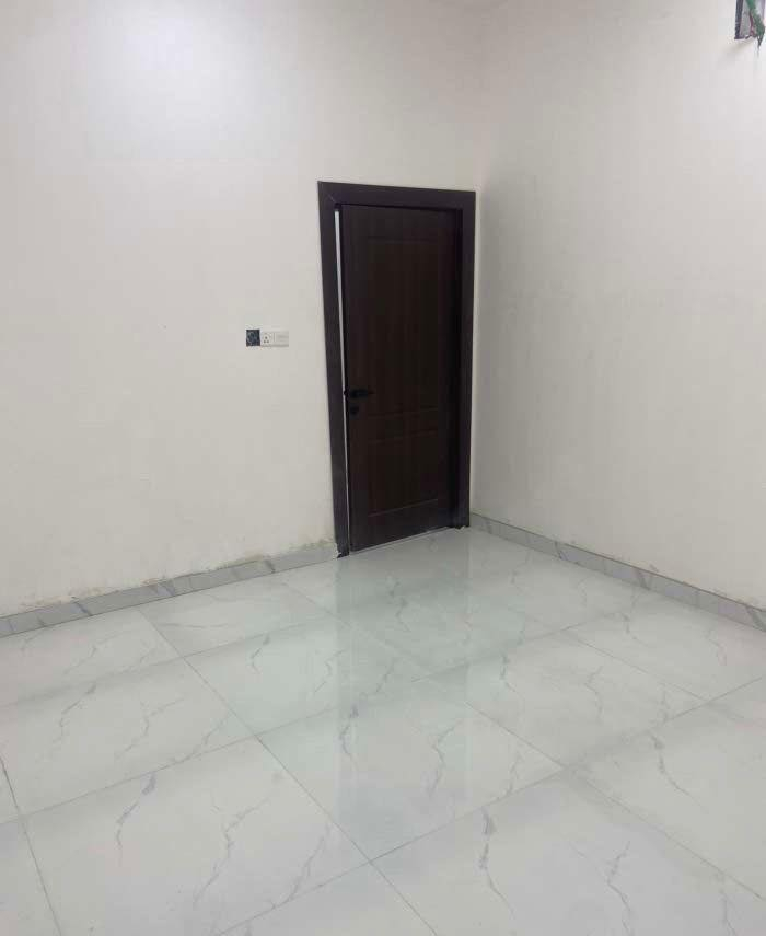 سلام عليكم للايجــار شقه حكيميه باب معزول
تحتوي غرفه صاله ستقبال مطبخ صحيات
اجار600 📞***********  📞
