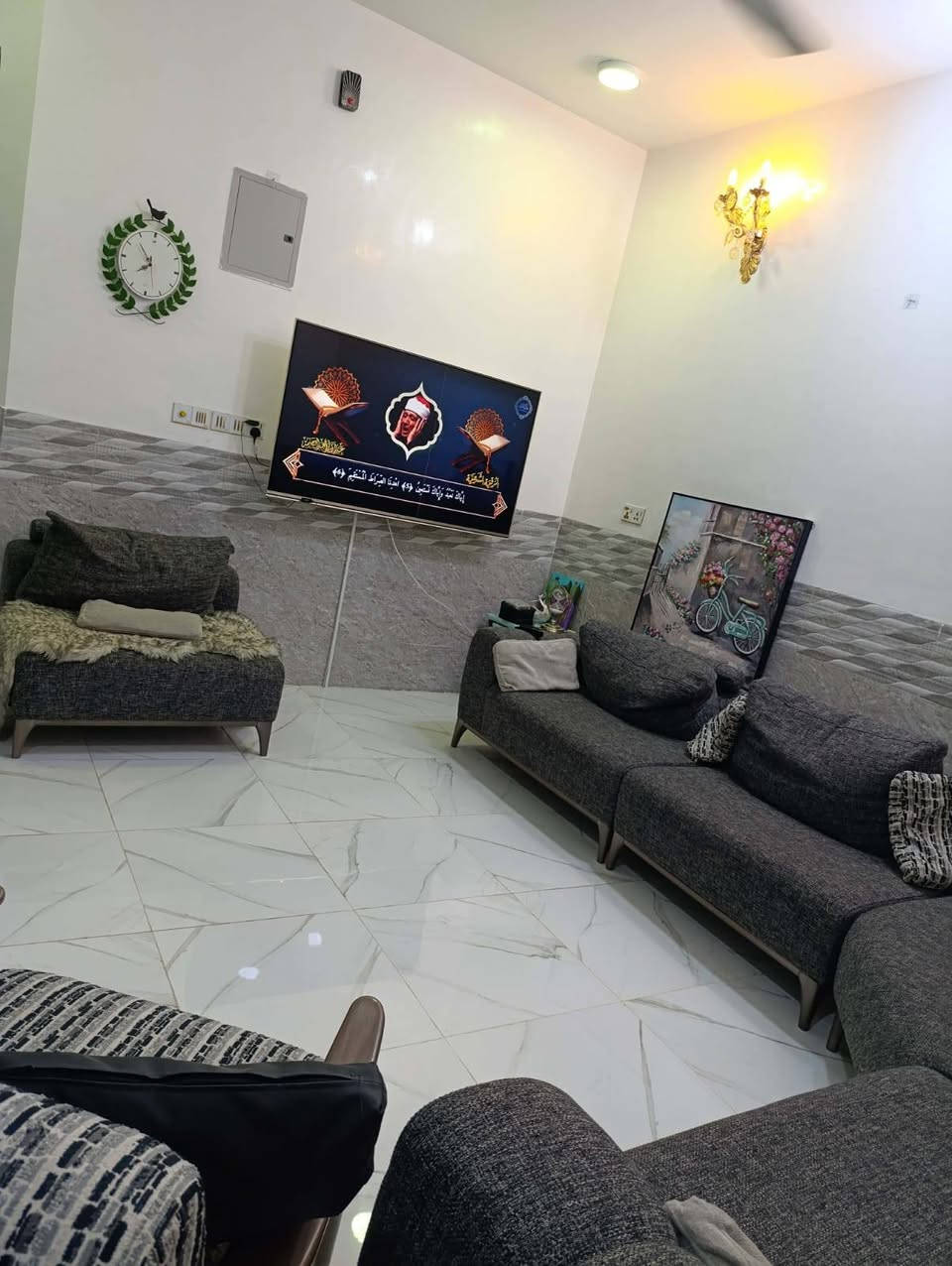 عقار للبيع الخاجيه حي الأعلام يقع على شارعين شارع ٣٠ وشارع ٢٠ المساحه ٢٤٠م الاتصال على ***********
