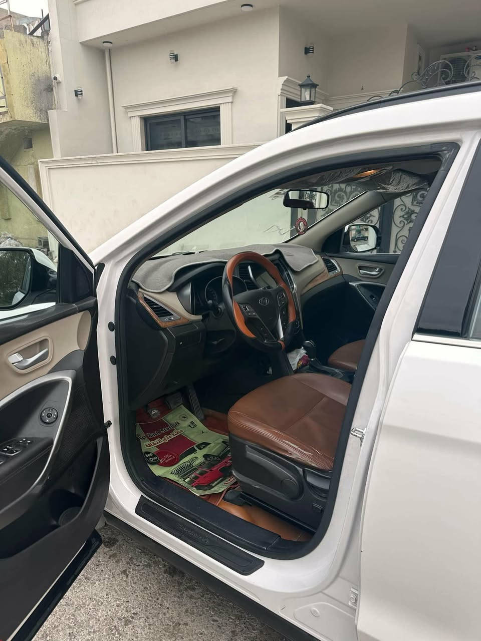 سلام عليكم
هونداي سنتافي موديل 2016 خليجي للبيع محرك ٤ سلندر دوش مرغوب
تبريد ٣ قطع مركزي 
عدد المقاعد ٧ راكب
دواخل السيارة مشمشي
تحكم استيرن
شاشة ايباد
عداد كيلومتر 157301
بطاقة البنزين موجودة
سيارة بيها قطعتين صبغ كلها شبر فقط مصبوغة قطعتين لتوحيد اللون 
رقم أربيل انكليزي حديث
تحويل ثاني يوم
سيارة جاهزة من كل النواحي
تقرير السيارة مرفقة أسفل الصورة
مكان السيارة كركوك 
رقم الموبايل ***********
