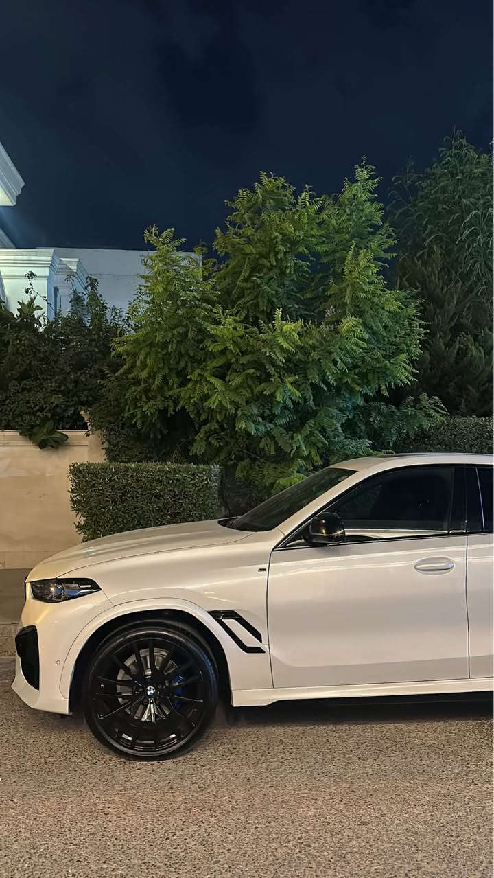 BMW x6 4.0i
2023 
Bas bonet boyaxa shanse bashart 
Erbag sukanu shane taqya 
Masafat full 
5 kamera 
Datasho 
Sanduq shaft 
4 tayay Nwe labna 
Service tazaya 
Hec masrafe tedanya 
Geru makena karabayat ba shart أربيل, العراق


**إذا كنت صاحب هذا الإعلان وتريد حذفه لأي سبب، رجاءا أرسل رسالة إلى الدعم الفني**