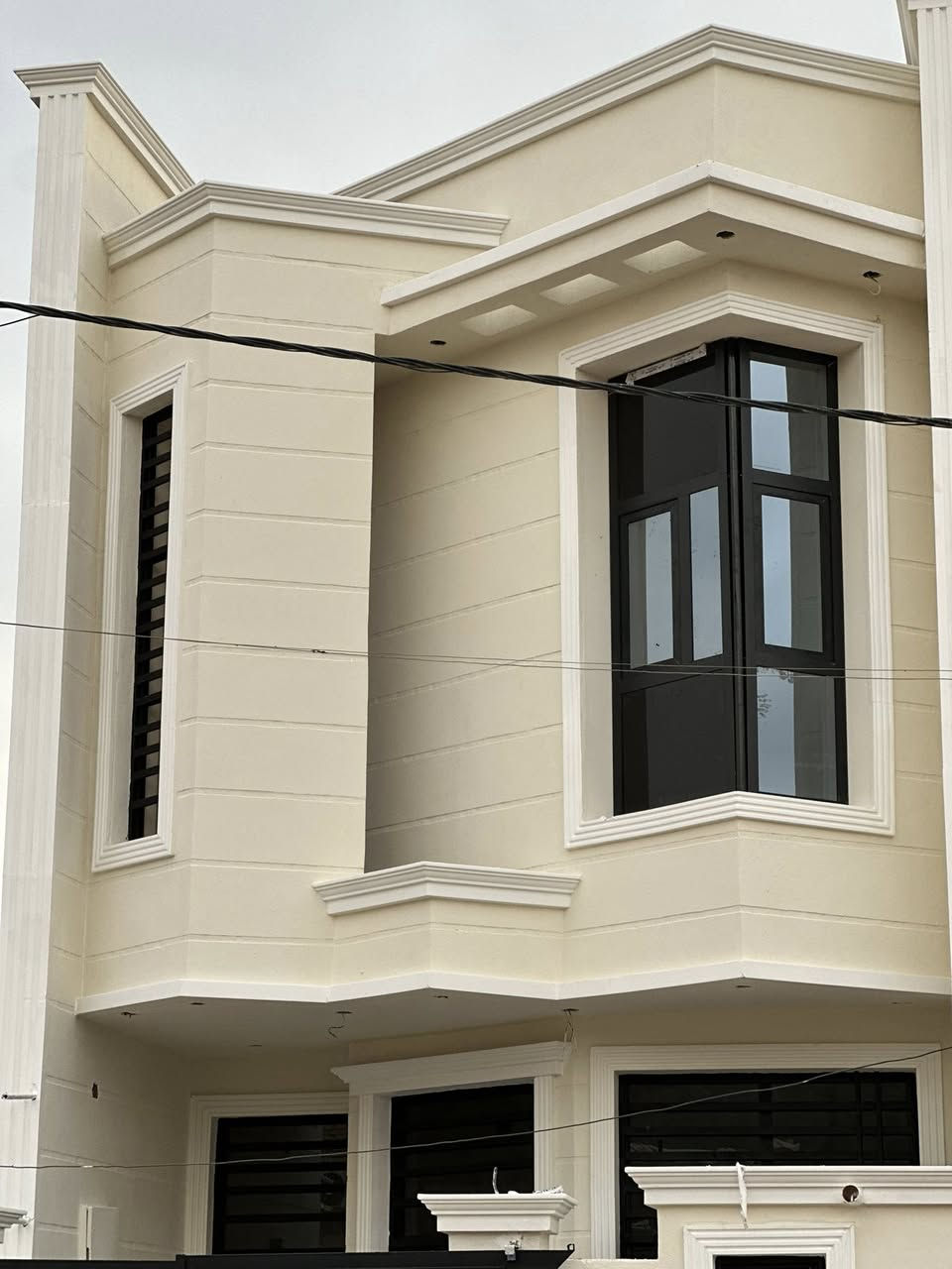 سلام عليكم دار مساحه 100 م طابقين طابو صرف الموظفين شارع 20 يتكون من استقبال ومطبخ وصالتين وغرفتين نوم ومجموعه صحيه 3 بناء درجه أولى اشراف وتنفيذ المهندس حافظ الخالدي ***********
