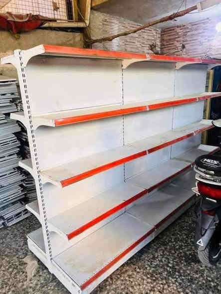 رفوف وسطيه للبيع العدد ٣٨ خانه
ارتفاع الخانه ١٨٠ كل خانه تحتوي على ١٠ رف
نضافه 100 %100
***********
***********
المكان محافظة الديوانيه
