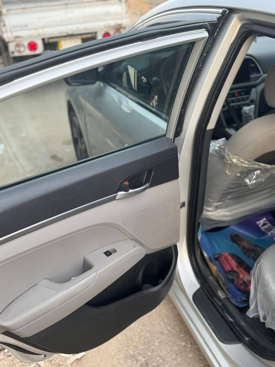 سلام عليكم النتر 17 حادثه بنيد وجاملغ وهنا بيه قطعتين يعني بيه 4 قطع مكينه كير حداديه كله جديد ترايه وين مايعجبك مكاني كربلاء لسعر ٩٠ وبيه مجال  اتصال *********** ممتواجد ماسنجر فقط وتساب ورصيد محتاج ضروري وجاي ابيع بهيج سعر
