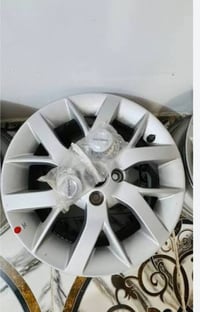 طخم ويل كب مع طخم تاير قياس ١٥ برجستون مشدود عل سيارتي السعر ٢٥٠ الف ع...