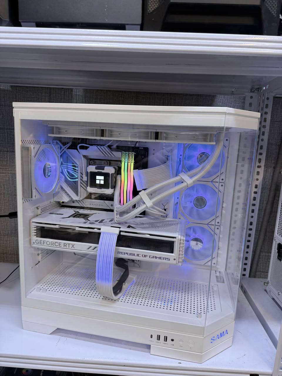 Pc gaming ***********
RTX 4090rog 
i9 14900kf
Rog strx z790 a 
Ram 64  3600  tforce
4T 990pro
Rtx 4090 rog 
Aio thrmalright lcd 
1000 w psu
Available أربيل, العراق
