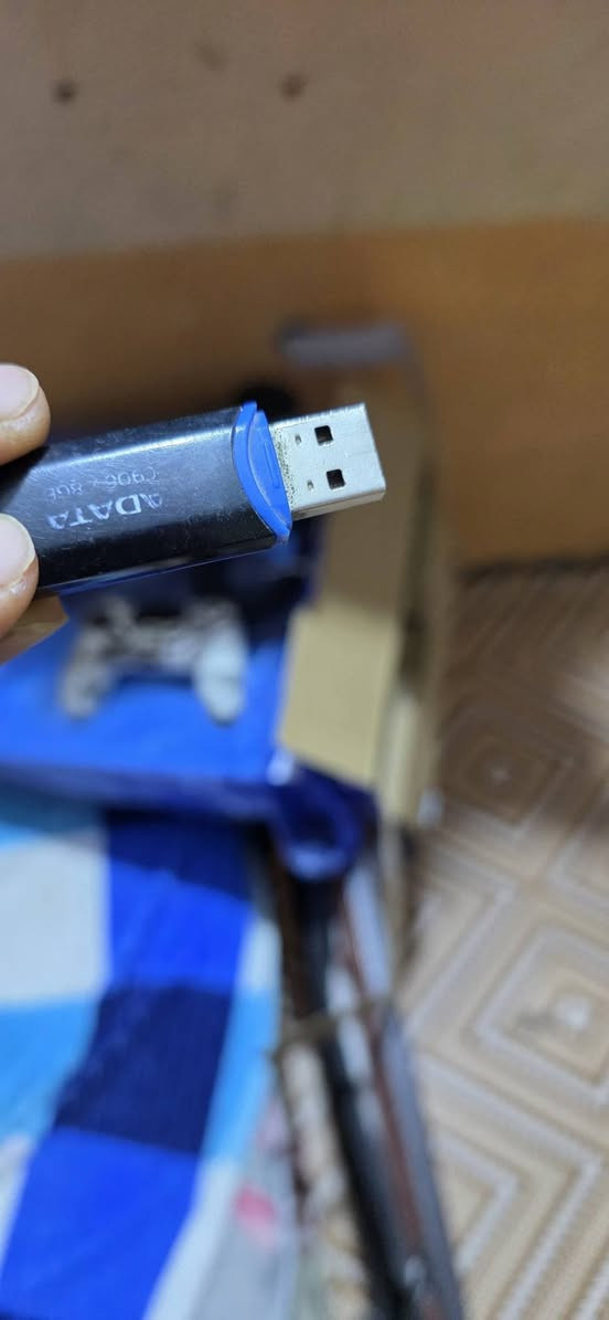 السلام عليكم 
بلي ٤ مهكر نظام ٩ ابو لفلاش احسن نضام للهكر. جهاز جديد صاله ٦ اشهر من أخذته جديد وكامل ملحقاته.. داخله ٧ لعبات 
بيس٢١ ودرايفر .كولد اف ديوتي .مصارعه. انشارتد ٤ . انشارتد ٥ 
ولعبه رمي .. سعره ٣٠٠ وبيه مجال  الشراي ابخدمته لان مستعجل 
*********** ابي الخصيب
