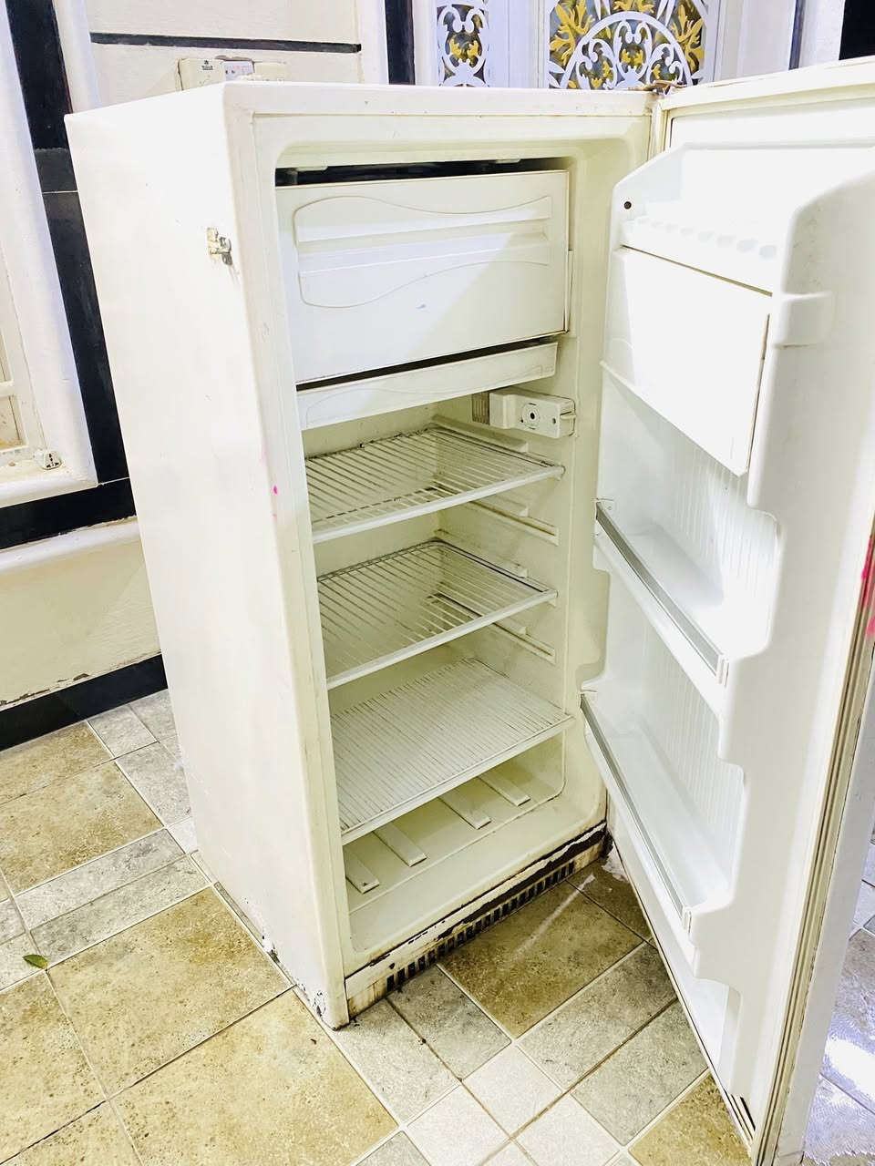 موجوده ثلاجه حجم وسط نوع رويال وشغاله عالفحص وضمان ماداخله تصليح مكانه المحاويل


**إذا كنت صاحب هذا الإعلان وتريد حذفه لأي سبب، رجاءا أرسل رسالة إلى الدعم الفني**