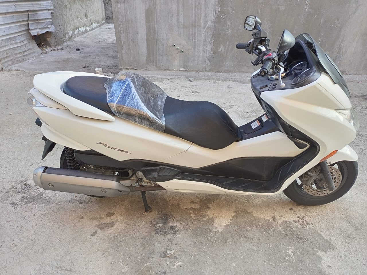 يا اللة دراجة فورزة 10/0 لون ابيض صدفي فول نضافة المسافة المقطوعة 37الف حقيقي مسجل داخلي يعلة وينصة وية سكليتر اوكس تحكم ستيرن تدفئة بل يدات نضام جي بي اس بصمات عدد/2مع سويج طوارئ مكينة بل كارتون مكاني الغزالية الشراي يتصل رجاء ***********
