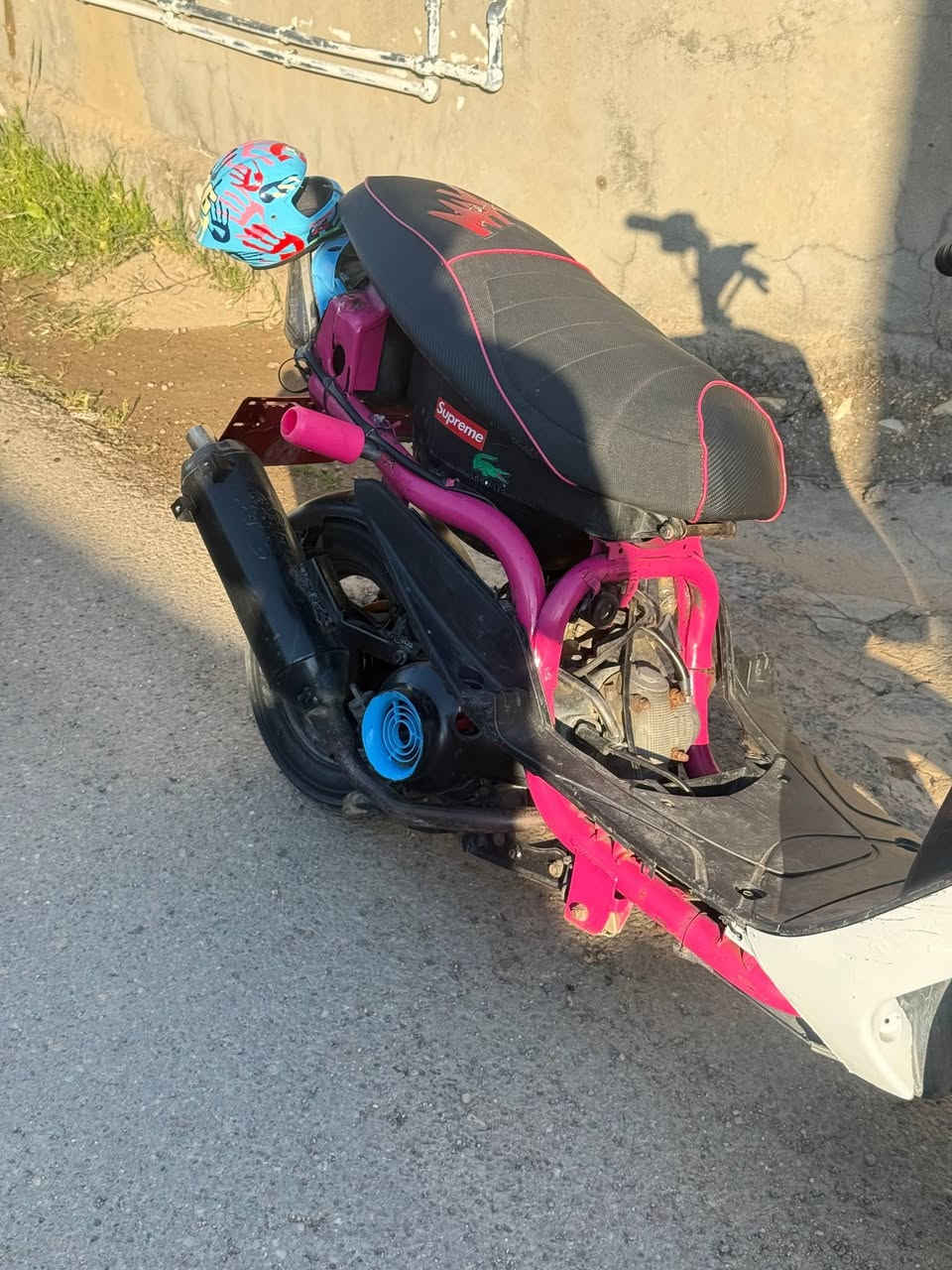 ماكس ٤٩ مال لعب للبيع

شاصي لون وردي مميز🩷
تطعيمات لدبلات وقطع اخرى لون بحري🩵
مكينه مكفوله من تنقيص وتبخير. شغاله هندر وسلف نقصها باتري. السعر ٣٠٠ مكاني رمادي


**إذا كنت صاحب هذا الإعلان وتريد حذفه لأي سبب، رجاءا أرسل رسالة إلى الدعم الفني**