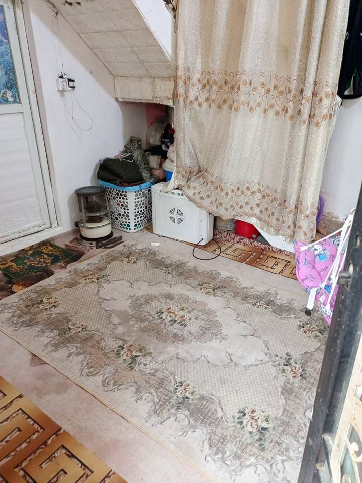 السلام عليكم دار 50متر طابق ونص والطابق الثاني سندويج المنطقه نهايه الحر الصغير حي الهادي على البزل خدمات كامله مي مجاري كهرباء الاستفسار اكثر اتصل على الرقم ***********
