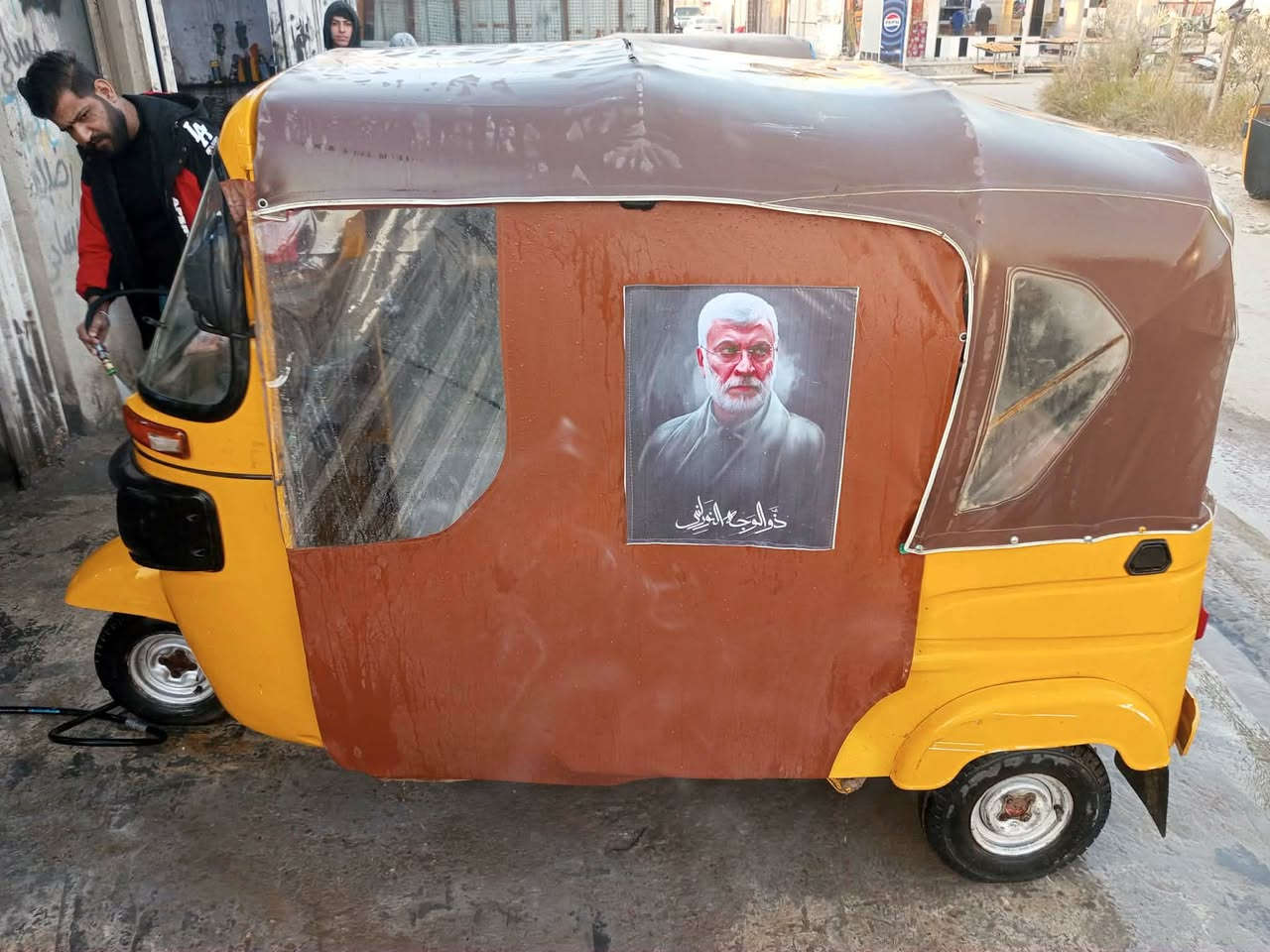 سلام عليكم تكتك للبيع 21 صفره مصبوغه عام بيها بس بصفحه ضربه ومجفته كله شركه وراق سبعه بسمي  السعر خمسه ونص ***********
