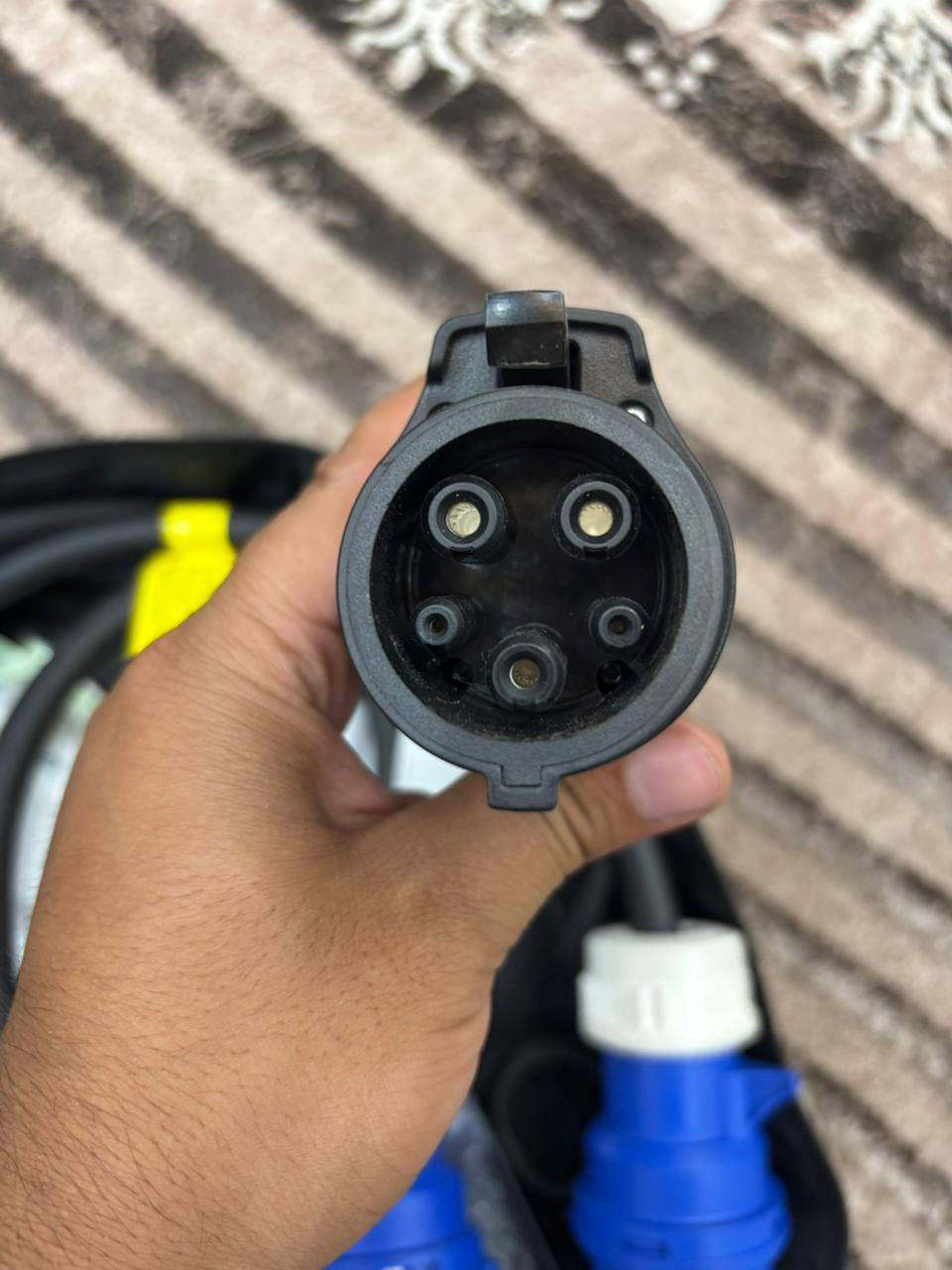 🔥 للبيع شاحن سيارة كهربائية VOLTRA — استخدام أسبوع فقط، بحالة الوكالة وكأنه جديد، كامل الملحقات والجنطة الأصلية.
المواصفات: ✅ ماركة VOLTRA
✅ شاحن متنقل Portable EV Charger
✅ 32 أمبير
✅ يدعم 220–240V
✅ شاشة عرض رقمية لبيانات الشحن
✅ كابل شحن قوي وطويل
✅ كامل الملحقات + الجنطة الأصلية
✅ استخدام أسبوع فقط
💰 السعر: 250 ألف دينار
📞 رقم التواصل: ***********
