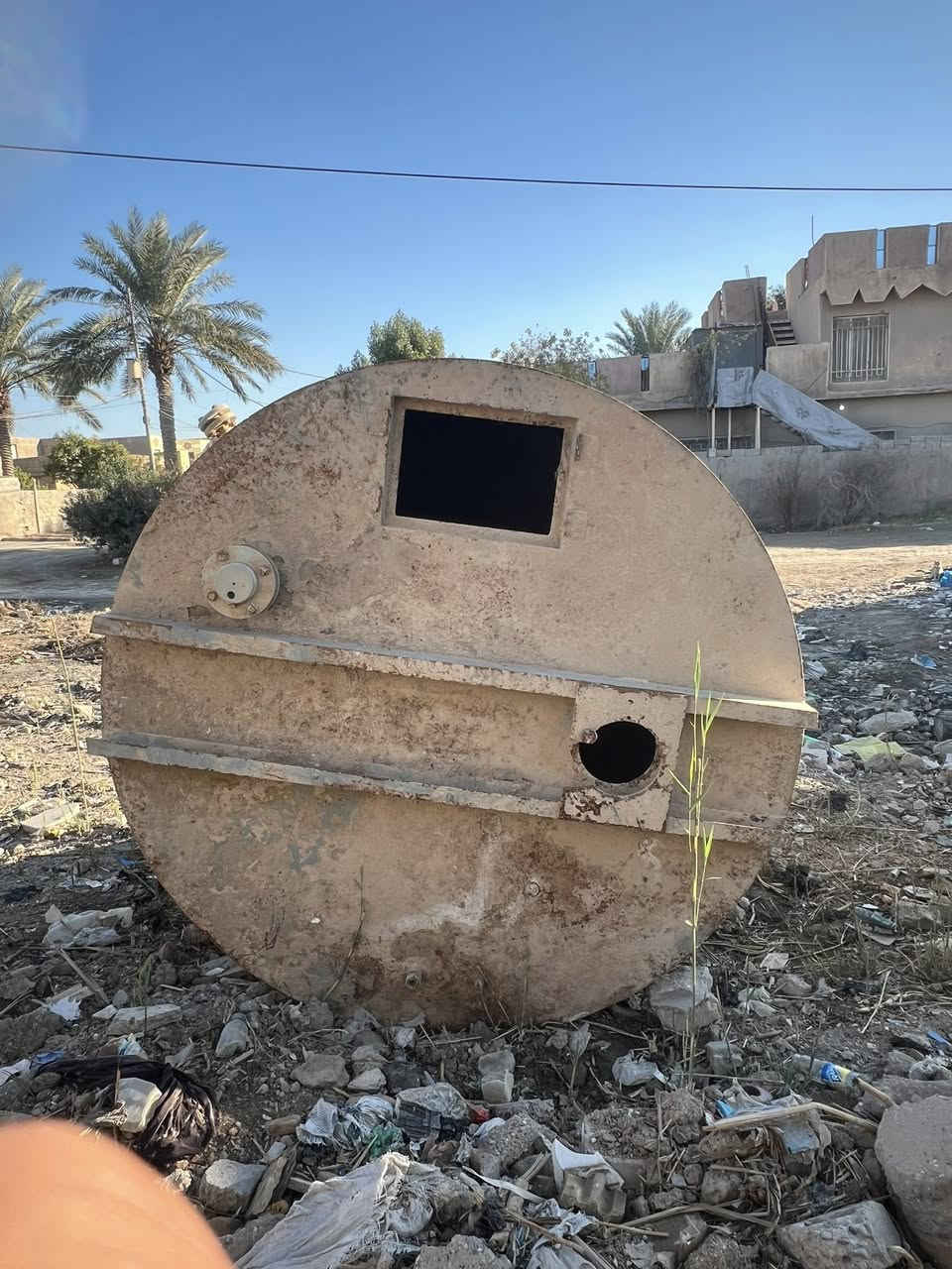 يالله خزان حديد ثقيل يحمل 7000 تقريباً نضيف جداً للبيع السعر وللاستفسار اتصل ع 

‭٠٧٧٤ ٣٥٢ ٩٠٦٨‬
