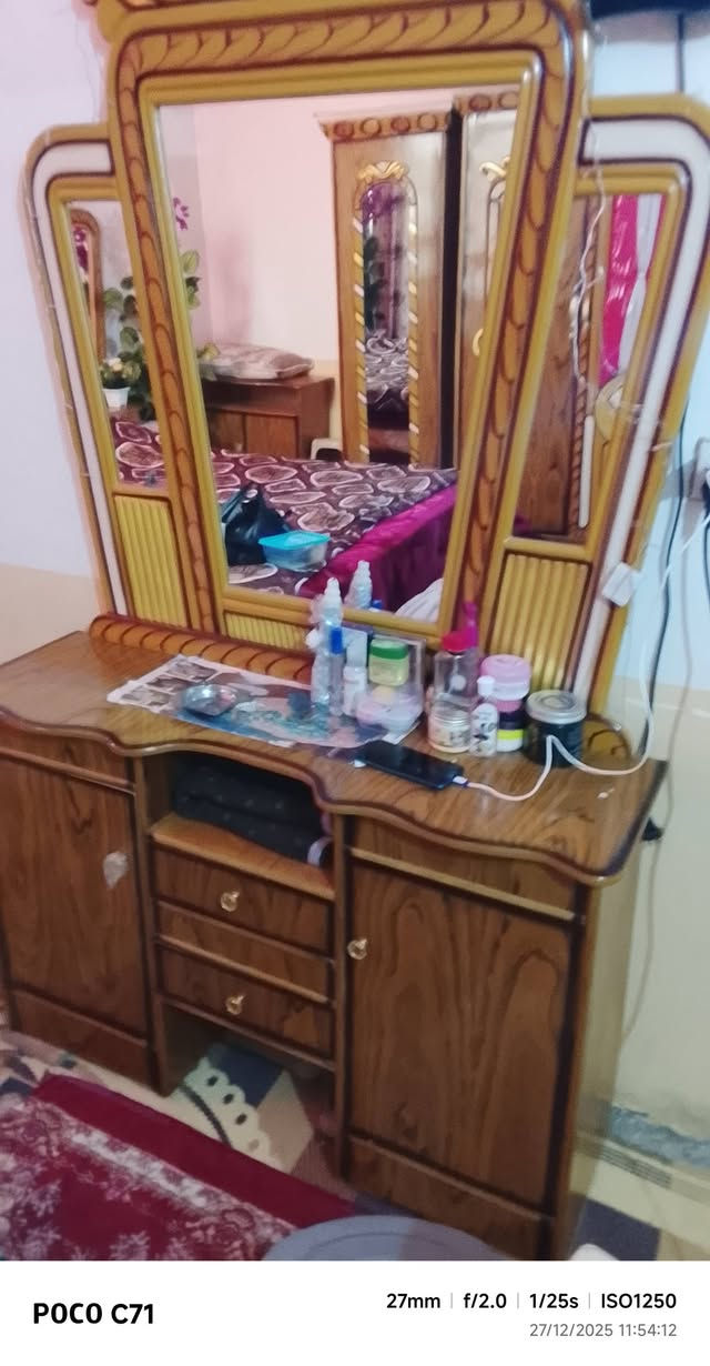 السلام عليكم غرفه مستعمله شهر السعر 700 لتواصل ***********
