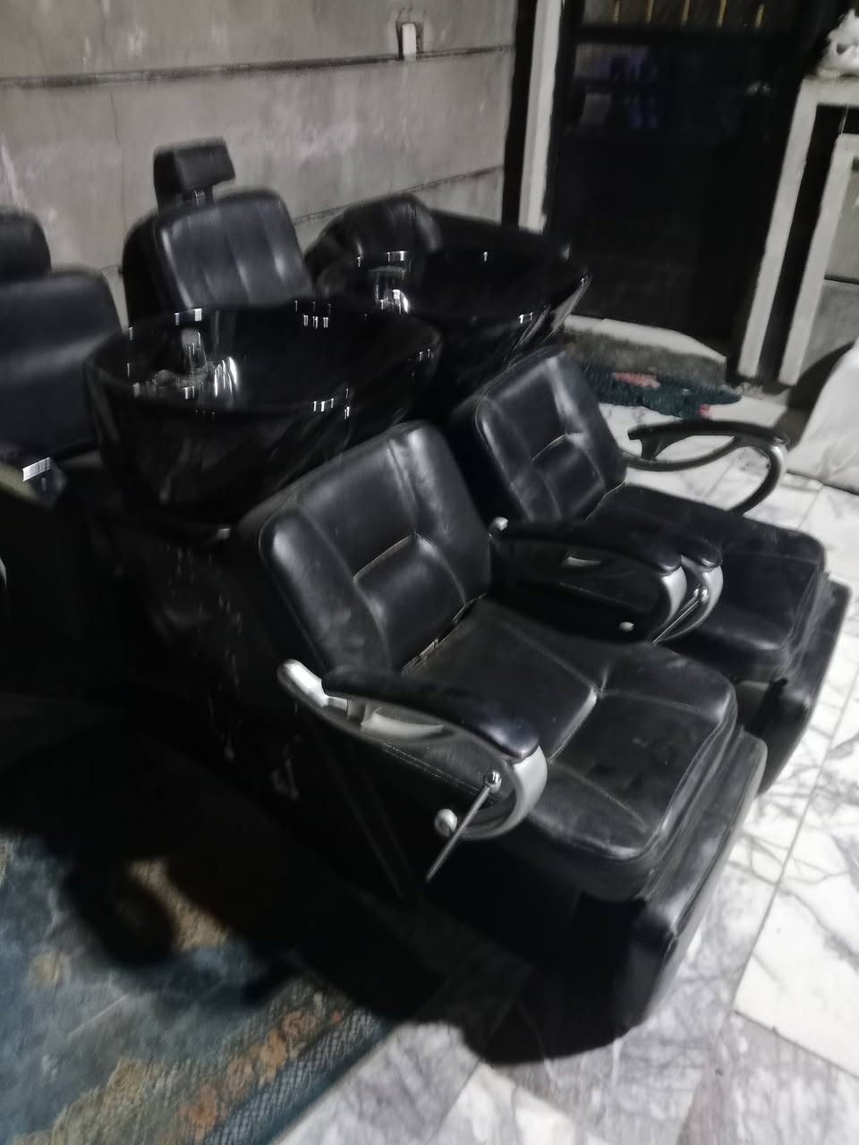 السلام عليكم غراض صالون للبيع كلمن وسعره عوزهن نضافه بس ***********
