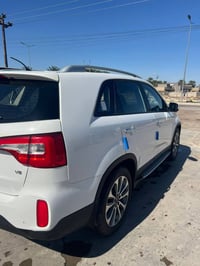 سورنتو خليجي للبيع سيارة فول عدة الفتحة سيارة 6 سلندر مكينه كير تبريد ...