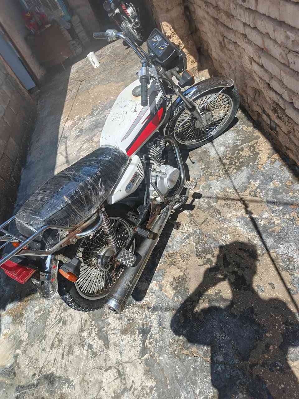 السلام عليكم دراجه حلاوه للبيع موديل 21 اوراق السعر 450 وبيه مجال المكان نجف ***********
