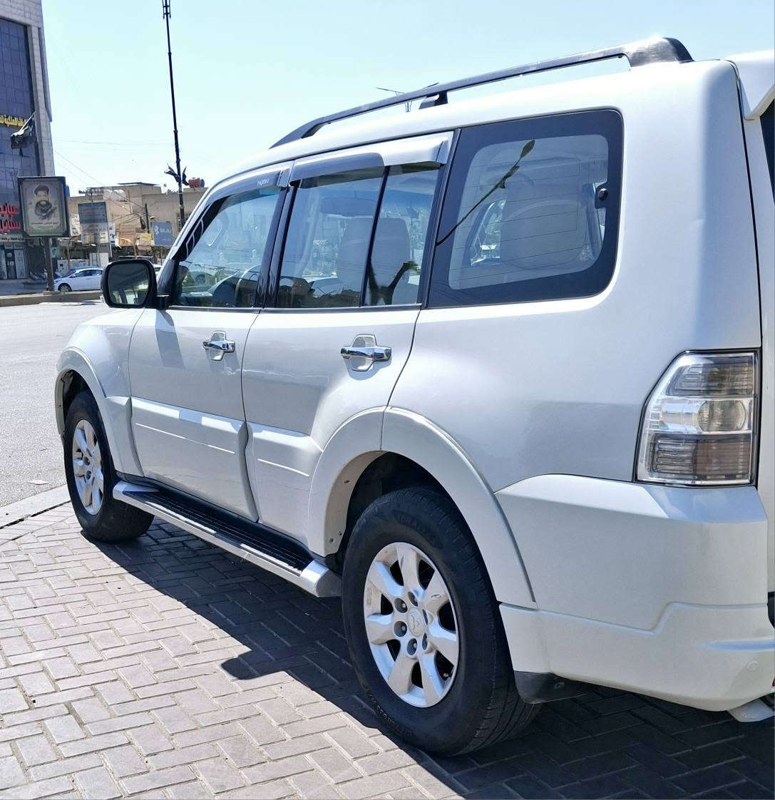 السلام عليكم باجيرو  ٢٠١٠ حبتور وارد خليجي مكفوله كفاله عامه بدون حادث بدون صبغ بدون تبديل فول مواصفات مكينه ٣٥٠٠ فتحه سقف كراسي جلد كهرباء دمام خلفي داخل عسلي صاج مرايات شفط اشاره وترحيب ثلاجه بالفرس سبعه راكب ثلاث قطع تبريد حساس خلفي كير مكينه مكفولات صدر أمامي وخلفي نضيف السعر    ١٢٨   بيهه مجال الاتصال  *********** مكان بغداد بغداد, العراق
