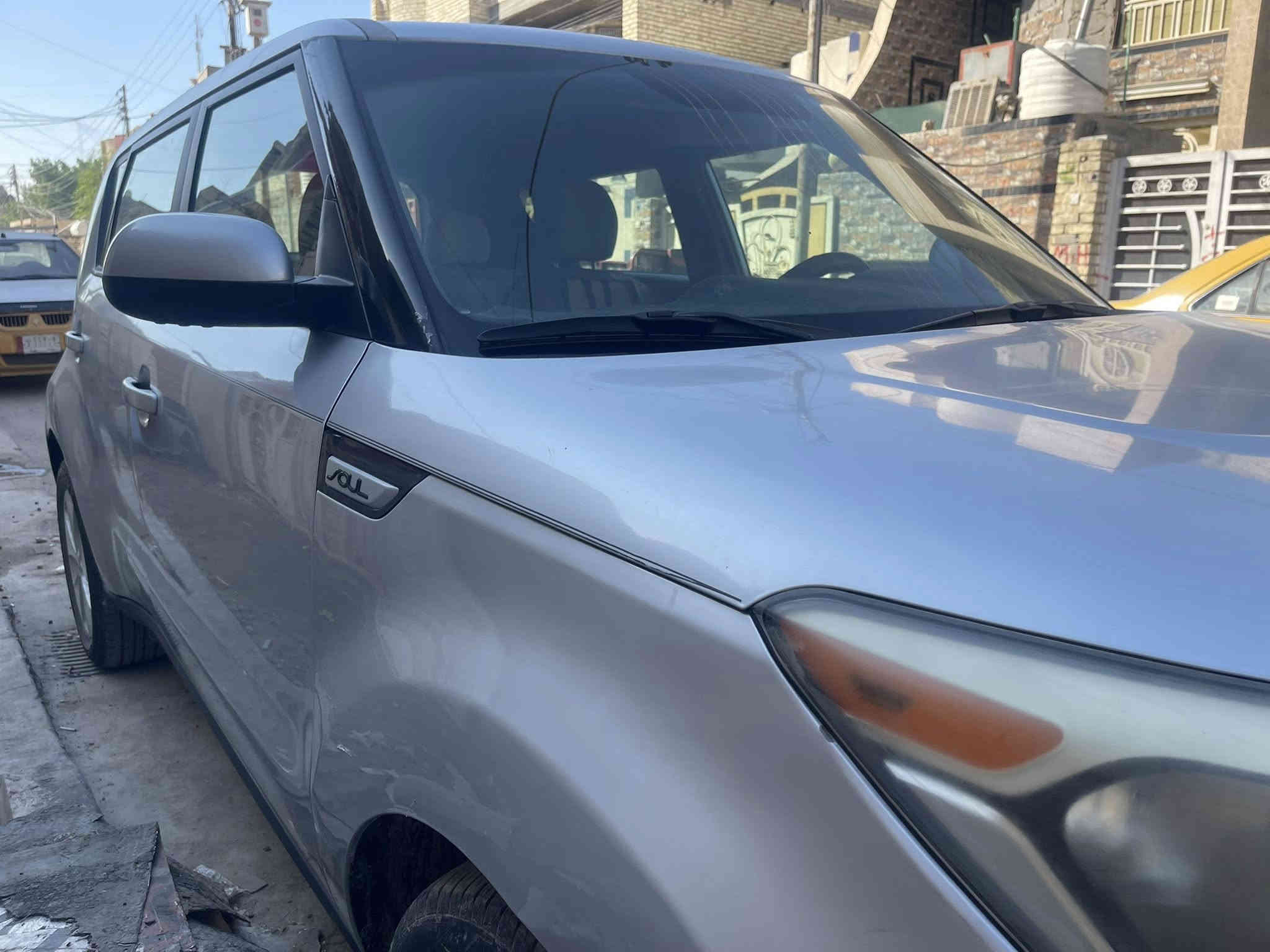 السلام عليكم 
للبيع كيا صول موديل ٢٠١٥ وارد أمريكي محرك GDI 
السياره جاهزه مكينه ،وكير، وتبريد، وكهربائيات بحالة الوكاله 
صدر امامي خلفي جديد ، تخم تاير جديد 

السياره بيها ٤ قطع رشّ أبيع حزام 

السياره ماشيه ٦٤ الف ، سنويه نافذه ٢٠٢٨  
السياره تحويل مباشر باسمي 

سعرها 107 $ وبيها مجال 
*********** 
مكاني كراده
