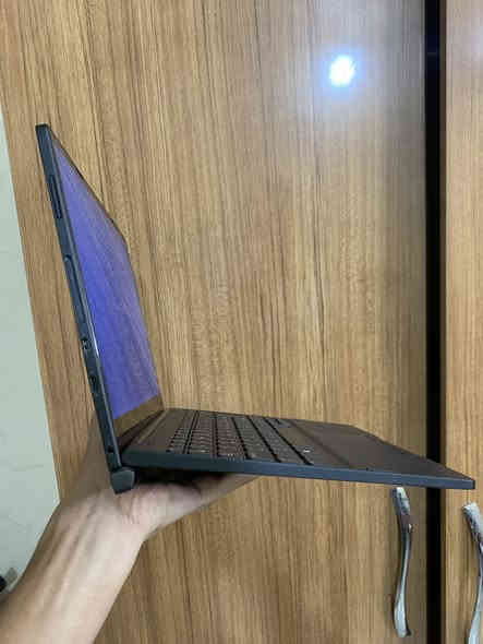 Dell 
Core i5 الجيل السابع 
الرام 16
الهارد 256 ssd 
شاشة دقة 2k لمس و تنفصل  
سعره 290 الف يوجد توصيل 
***********
