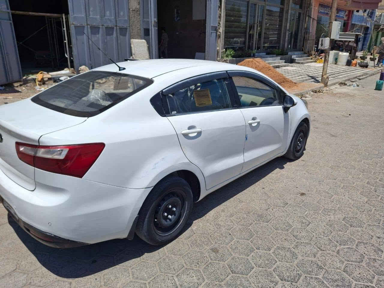 كيا ريو ١٥ للبيع
بيها صبغ 3 قطع
السيارة جاهزه من كلشي 
محرك ١٦٠٠
رقم نجف
ومكان نجف
وسعر ٧٠
***********
