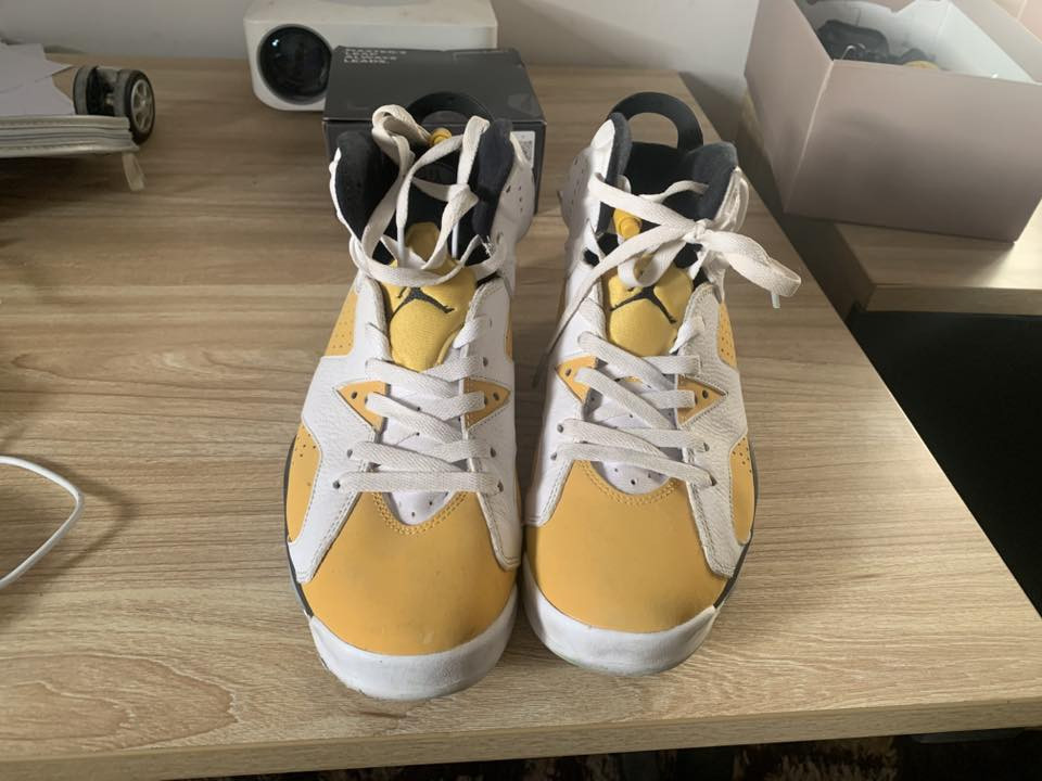 متوفر  Nike air Jordan 6 retro yellow
القياس 45 
السعر 60 
يتوفر توصيل داخل الناصرية فقط 
للتواصل متوفر واتساب *********** 
لايوجد ملحقات
