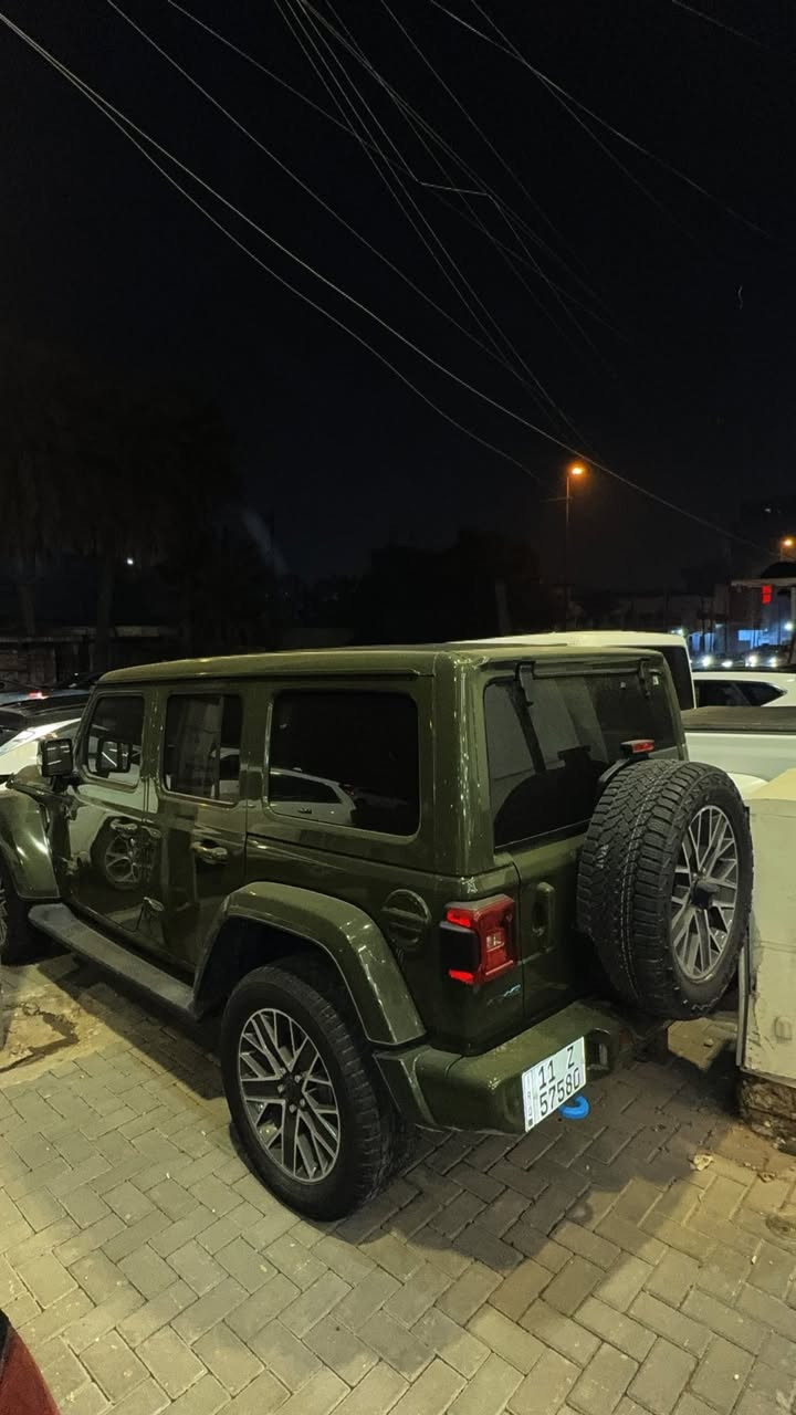 رقم السيارة :بغداد 
موقع السيارة :سامراء  
نوع السيارة : جيب رانكلر سومنت فول 
موديل السيارة : 2024 
المسافة المقطوعة:55000 
حجم محرك 4 سلندر هايبرد 4XE

مواصفات: سومنت 

بصمة تشغيل 
بصمة ابواب 
كراسي تدفئة وجلد كامي 
ستيرن تدفئة 
تشغيل عن بعد 
تبريد قطعتين 
دفع رباعي 4*4 
تحكمات تحديد سرعة اوامر صوتية 
شاشة كبيرة 
كاميرات عدد 2 امامي وخلفي 
سستم سماعة البني 
انظمة hybrid.electric.saev 
تراكشن مانع انزلاق 
نظام اوتو ستوب 
لايت زينون LED
سقف بانوراما كهربائي 
حساس خلفي 
رادار خروج عن المسار 
رادار خلفي 
رادار امامي 
رادار نقطة عمياء 
دبل بصمة 

السعر 35000$ مجال بسيط
للأستفسار :  

***********
