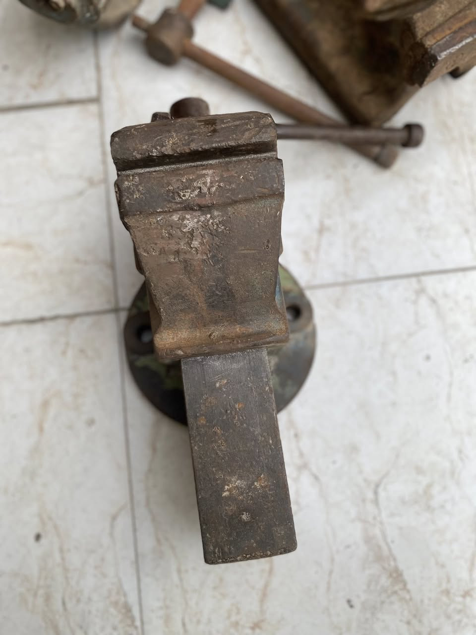 السلام عليكم منكنة إنكليزية حجم ٣ انج طول ٣٥ سم فتحة ١٢ نقص مخدات فجوج فقط للاستفسار خاص او واتساب ***********
