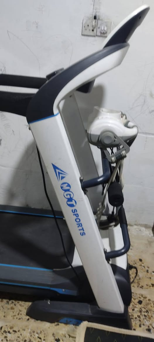 جهاز جري نوعيته MGT الاصلي جبلي يتحمل وزن 200 سعره 400 وبي مجال بس ماطوره عاطل تصليحه بسيط مكان نجف  
تكدر تشتغل موسيقى بي 
بي مروحه 
بي بلوتوث 
جبلي تحدد الارتفاع 
بي نظام حرك سعرات حراريه 
بي نظام يحدد الك وقت 
بي قياس ضغط القلب 
بي جهاز حارق دهون الخواصر او البطن 
سريع كلش سرعته عاليه


**إذا كنت صاحب هذا الإعلان وتريد حذفه لأي سبب، رجاءا أرسل رسالة إلى الدعم الفني**