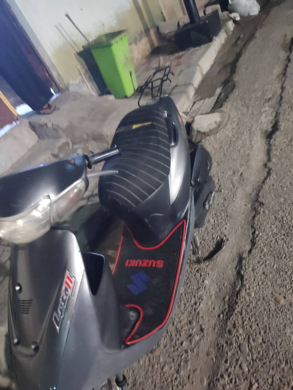 سلام عليكم دراجه جنطه ساسوكي للبيع دراجه نضيفه ما مفتوحه كله شغال كهربائيات عداد بانزين وسرعه الدراجه نضيفه الله شاهد نكره سلف ولباقي كله نضيف السعر 575 وبيها مجال حك الجيه الرقم *********** متواجد واتساب
