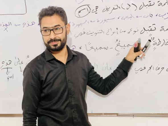 الأستاذ أحمد مهدي
مدرّس مادة اللغة العربية للصف السادس العلمي والأدبي،
يعلن عن تواجده في معهد النجاح لإعطاء الدروس بأسلوب مبسّط، شامل، وبأفضل مستوى أكاديمي.

شرح مبسّط، وخبرة عالية في تفكيك الأسئلة الوزارية، وبمتابعة دقيقة لكل طالب، يحرص الأستاذ أحمد مهدي على بناء قاعدة لغوية رصينة عند الطلبة، وضمان فهم المنهج بكل تفاصيله، من القواعد إلى الأدب والنصوص والإنشاء

معهد النجاح يفخر بانضمام نخبة من الأساتذة المتميزين، ومن ضمنهم الأستاذ أحمد مهدي، ليكون جزءًا من رحلة الارتقاء بالمستوى العلمي لطلاب السادس،

نعلمكم بأن باب التسجيل مفتوح، والدوام مستمر للراغبين بالانضمام إلى محاضرات الأستاذ أحمد مهدي المميزة.

💡 سجّل الآن واحصل على شرح وافي، متابعة دقيقة، ونتائج مضمونة بإذن الله.

للتواصل واتساب ***********
أو عبر صفحتنا في الفيس بوك
