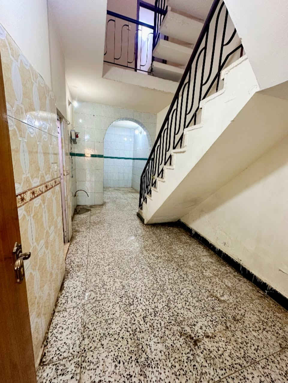 للإيجار ٧٥ متر
الموقع / حي التجار قرب نادي العربي على شارع العام 

يحتوي/ كراج واستقبال ومطبخ وغرف نوم عدد ٢ وخدمات 

للمعلومات اكثر مراجعة مكتب الاخوين للعقار 

***********
