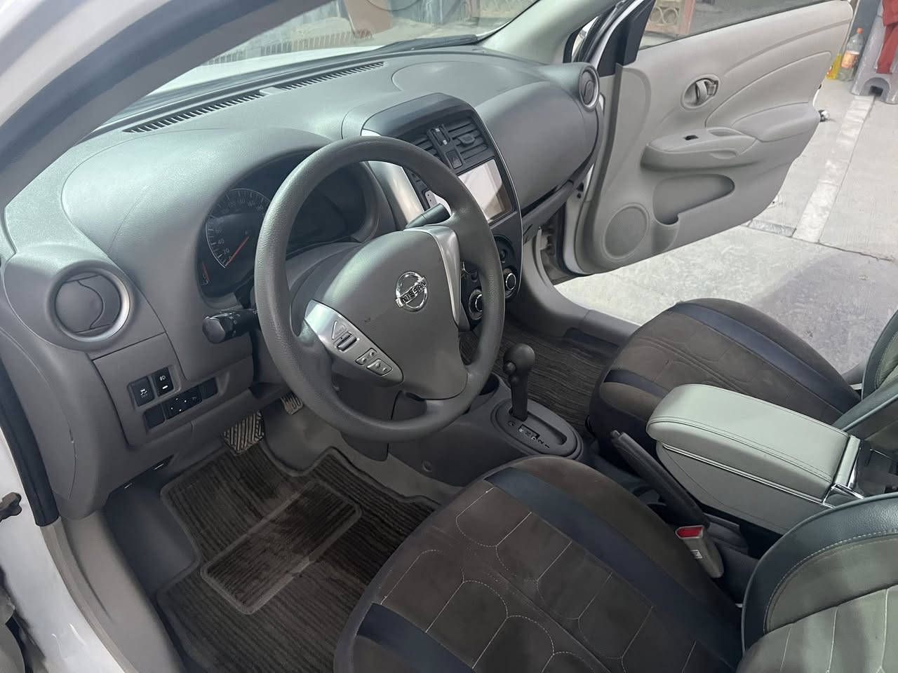 لبيع نيسان سني موديل ٢٠٢٣ هندي ماشيه ١٠٥ الف بيه صبغ جاملغ امامي فقط. رقم اربيل باسمي تحويل وكاله حاضر
سياره جاهزه من كولشي كشنات دوشمه ارضيه دوشمه
شاشه كامره لايت مع بلوجكتر زنون LED. العنوان بغداد المشتل ( السعر١١٨ وبيه مجال بسيط بعد معاينه)***********
