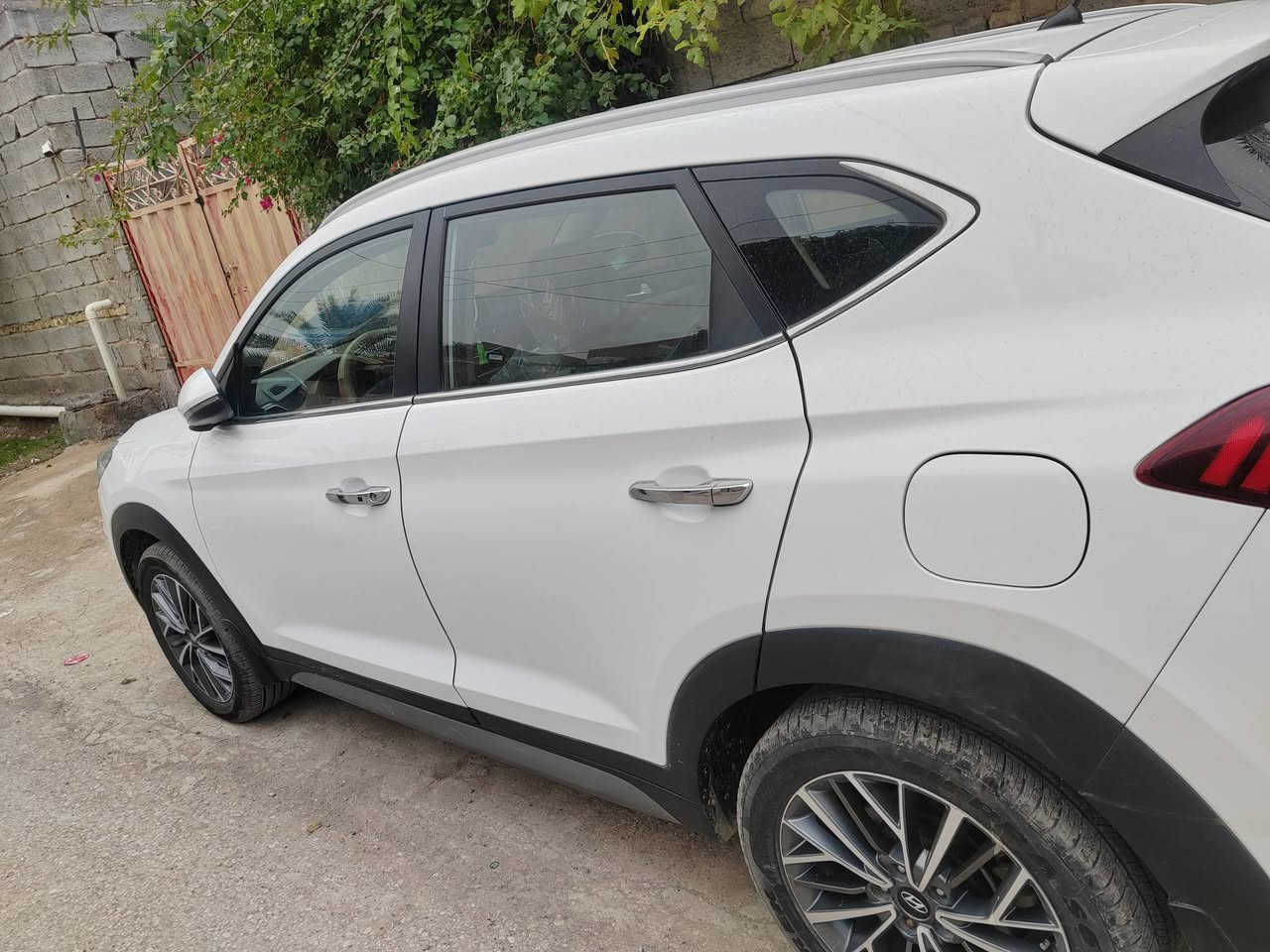 توسان ٢٠٢٠ رقم بغداد تحويل ثاني يوم بأسمي ماشيه ٦٥ الف فول موصفات عدا الفتحه السعر ٢٠٥ بيه ع كدر شبر بارد ب الجاملوغ اليمنه
*********** ديالي مكان السياره
