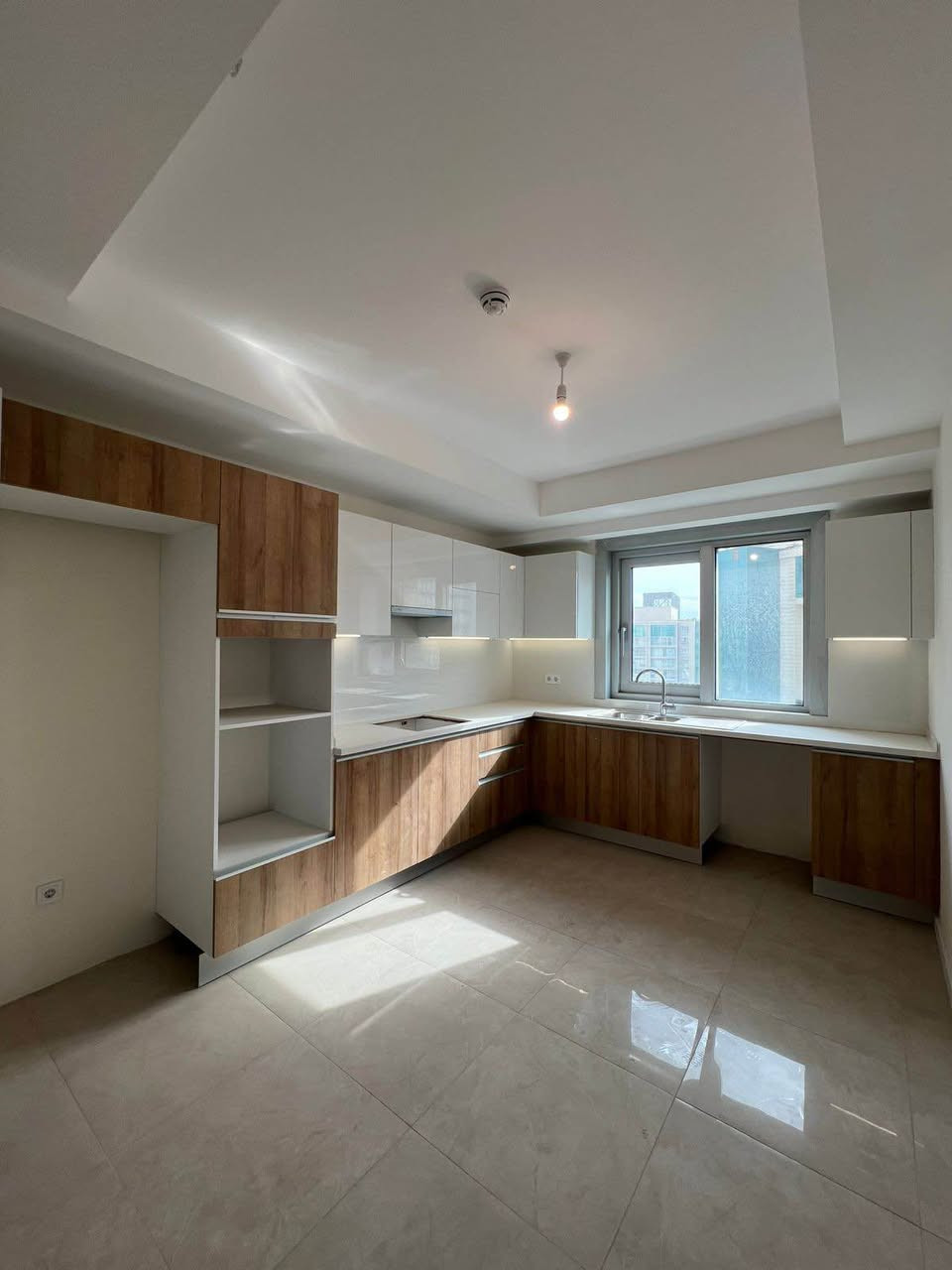 Available 2+1 unfurnished at empire new wings 

Size/168m  

price/750$

Details/W3 floor 22

I would love to know what you’re looking for in a new home to give you exactly what you want, once you decide on a place, i will always accompany you with every step of way and will make sure the process will flow as smoothly as possible from beginning to end. 

Ali/0750 716 02 16
Whats up 🟢 Viber 🟣 Telegram 🔵 أربيل, العراق
