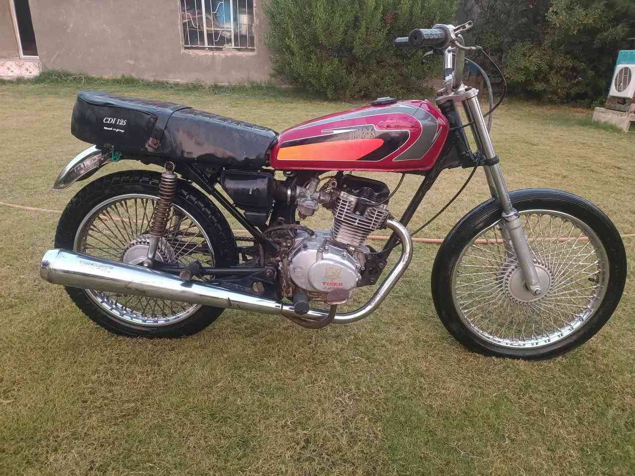 #متاح 4 كير كلك مكفوله دراجه كامله دبلات وياله تايرات جدد محرك لا نضوح ولا خيط بخار مكفول وصوتها خرسه الدراجه سعرها 275 وبيها مجال للشراي الشراي يتصل ويدلل ***********.         ***********
