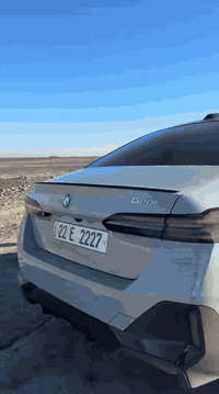 BMW 520 2024
وارد العروش خليجي 
مكفوله كفاله عامه بدون صبغ بدون بارد 
ماشيه 18 الف كيلو متر 
محرك 2.0 لتر 4 سلندر تون تيربو  
السياره لونها اسمنتي  عليها ppf 
مواصفات:
- ٤ كامرات 
- حساسات امامي خلفي
- كراسي جلد 
- كراسي كهرباء + كراسي ذاكره + تدفئه كراسي 
- جنطه شفط
- اوتو هولد
- بانوراما 
- مثبت سرعه
- زنون 
- قياده شبه ذاتيه
بعد بيها مواصفات كلش هوايه 
السياره اخت الزيرو

سعرها 60 الف دولار
السعر بدون الرقم
للاستفسار ***********
