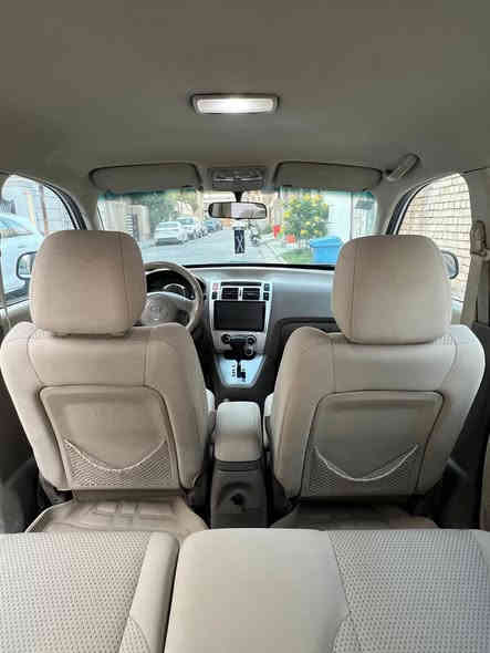 سلام عليكم للبيع سيارة هونداي توكسان موديل 2009 خليجي ابيض  سيارة رقم دولي جديد سنوية جديدة السيارة جاهزة بدون  قطرة صبغ فقط دعامية اماميه وبيها رصعه بالباب اليمنى ماشيه ٢٠٠  الف   اي استفسار اتصل وتدلل سعر السيارة ١٣٥$   ورقة الموقع معارض البياع للاستفسار التصال ***********
