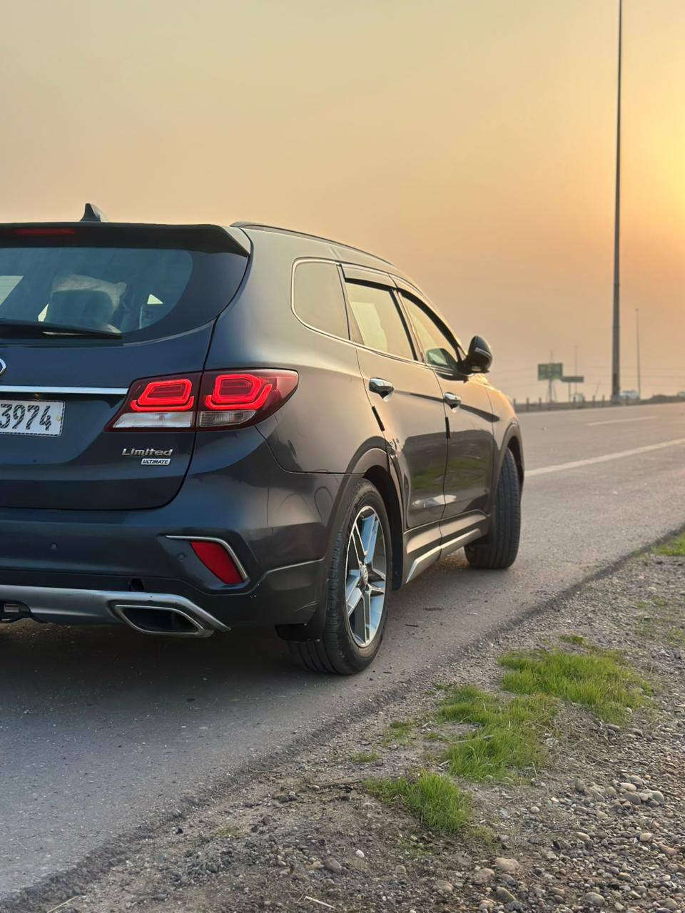 السلام عليكم للبيع سنتافي گراند 2017 وارد امريكي فول مواصفات 1/1 أعلى حتى من الخليجي
حادث مثل ما موضح بصوره 

بصمة.بانوراما

كشنات كهرباء مع ذاكرة خزن كرسي السائق

صندوق كهرباء يفتح عند الاقتراب 

رادار جانبي ورادار خلفي مع حساسات خلفيه

كشنات جلد وللعلم غرفة السياره جديده كلش

 كشنات الاماميه تدفئه وتبريد مع تدفئة بالكشنات الخلفيه

تبريد ثلاث قطع منفصل

مخرج طاقه بلگ بالصندوق 120فولت

سستم صوت 14 سماعه مع دمام خلفي

محرك حجمه 3300 يولد 290 حصان
 
فور ويل

وبعد هواي بيها مواصفات فئة السياره 
Ultimate   Limited معروفه 

محرك ٦سلندر 7 راكب ملكي vip
 الحادث بالمنشور
السعر 165 وبي مجال للشراي
 بيه خير ويدلل 

لحد يكسر بالسعر كلمن وسعره وهذا فول مواصفات تختلف عن الباقيات  
والنظافه تفرق واذا شراي تشلع عيوني 
العنوان بابل ناحيه النيل
ستفسار ***********
***********
