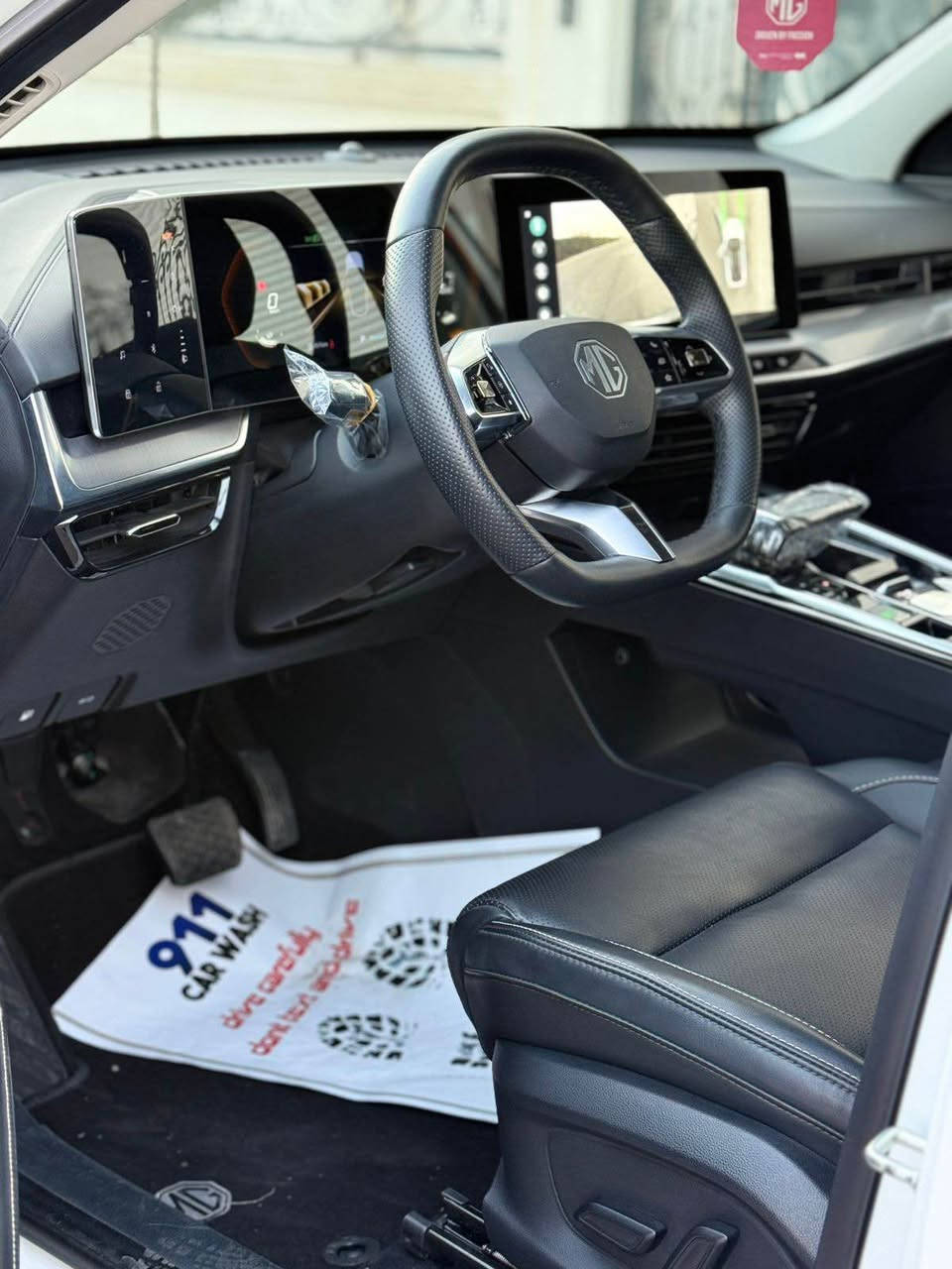 🚗  MG ONE 2023 – comfort 🚗
سەیارەکە نیو مواسەفاتە 20 کم 
رۆیشتوە دەعامی لۆ دەعامی هیچی نیە
مەکینە ١.٥ تۆربۆیە  بەهێزی ١٨١ ئەسپ
گێری CVT کوشن کارەبایی و دەرکە بەسمە چوار کامێرا ٣٦٠ پلە 
گێر و مەکینە بەشەرت سەنەوی و هەموو شتی تازەیە هەمووی بەشەرت

📌 نرخ: (١٥٤ وەرەقە)
📍 شوێن: (هەولێر)
📞 پەیوەندی: (***********)

السيارة شبه جديدة
📍 الممشى: 20  كم فقط
🔹 محرك 1.5 Turbo بقوة 181 حصان
🔹 ناقل حركة CVT
🔹 مقاعد كهربائية
🔹 تشغيل بالبصمة للأبواب
🔹 4 كاميرات – رؤية 360 درجة
🛠️ المحرك والجير تحت الضمان السنوي
✨ السيارة بحالة ممتازة وكل شيء فيها جديد وتحت الضمان
📌 السعر: (١٥٤ وەرەقە)
📍 الموقع: (أربیل)
📞 للتواصل: (***********) أربيل, العراق
