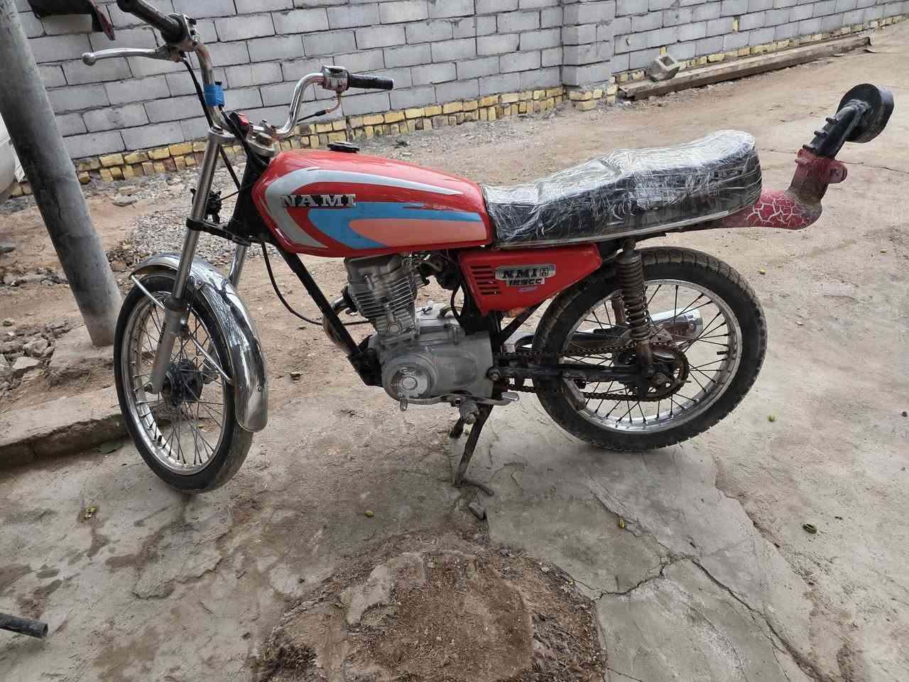 دراجه ايراني نامه لبيع سعره ٣٠٠  رقم تلفوني ***********  مكاني بني منصور يم مدرست حوش دراحه كلشي مبيه شقل وطلع
